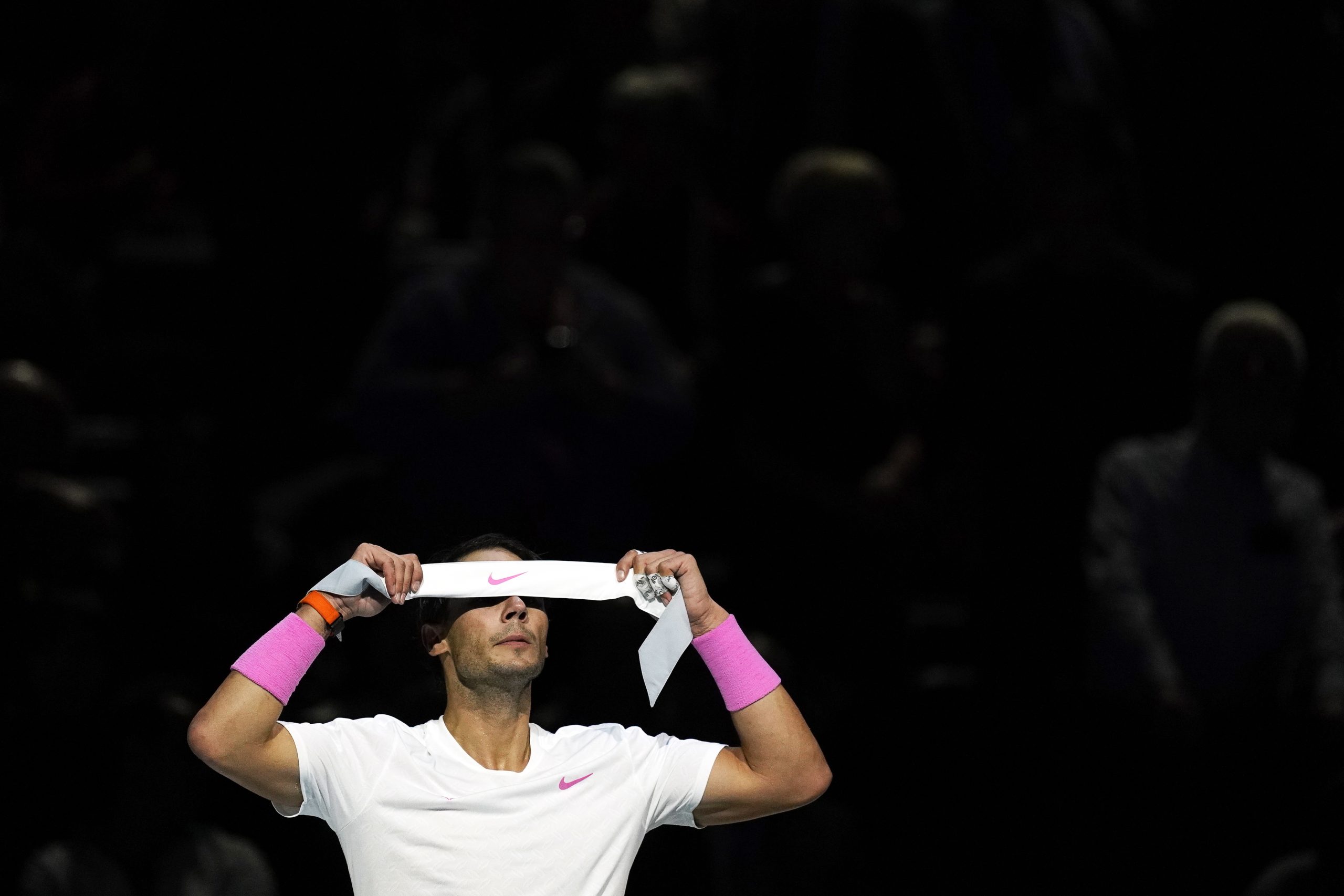 Épico! Nadal vira jogo ante Medveded que parecia condenado e mantém-se na luta pelas ‘meias’ das ATP Finals