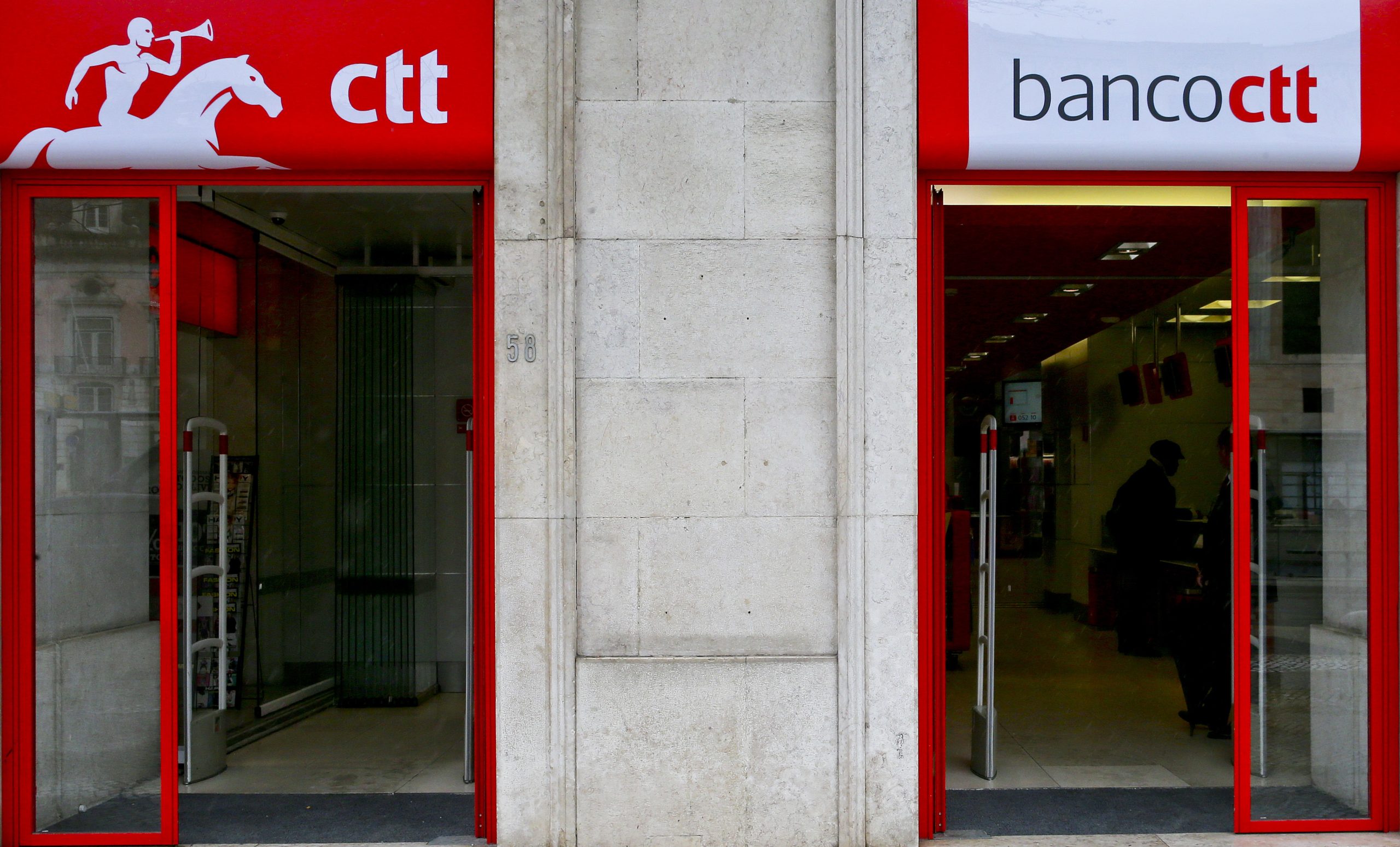 CTT dá aumento de 60 euros a trabalhadores com salário até cerca de 3.000 euros