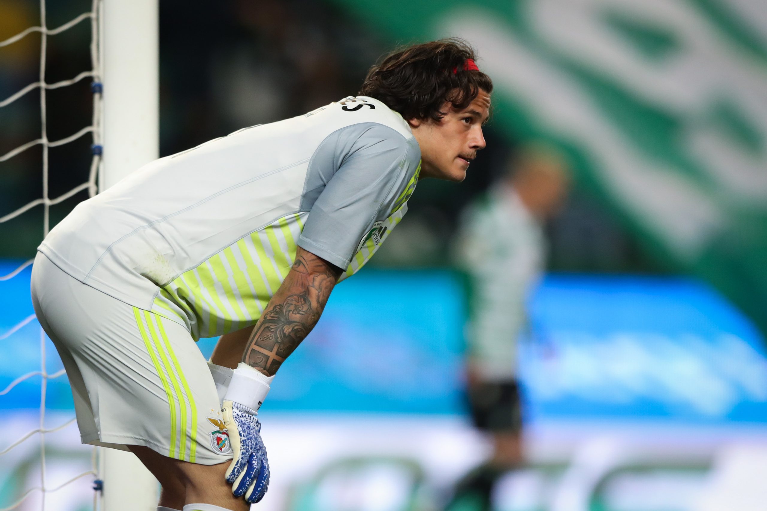 Roma de Mourinho contrata Svilar em fim de contrato com o Benfica