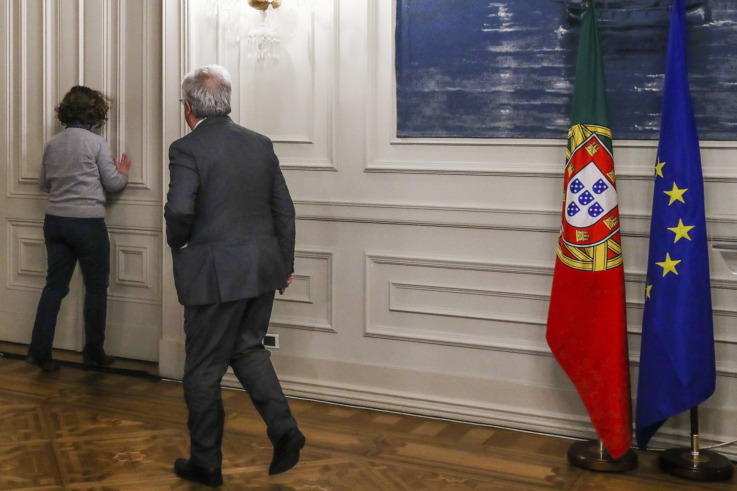 Eduardo Cabrita atribui louvor a motoristas do gabinete antes de deixar Governo
