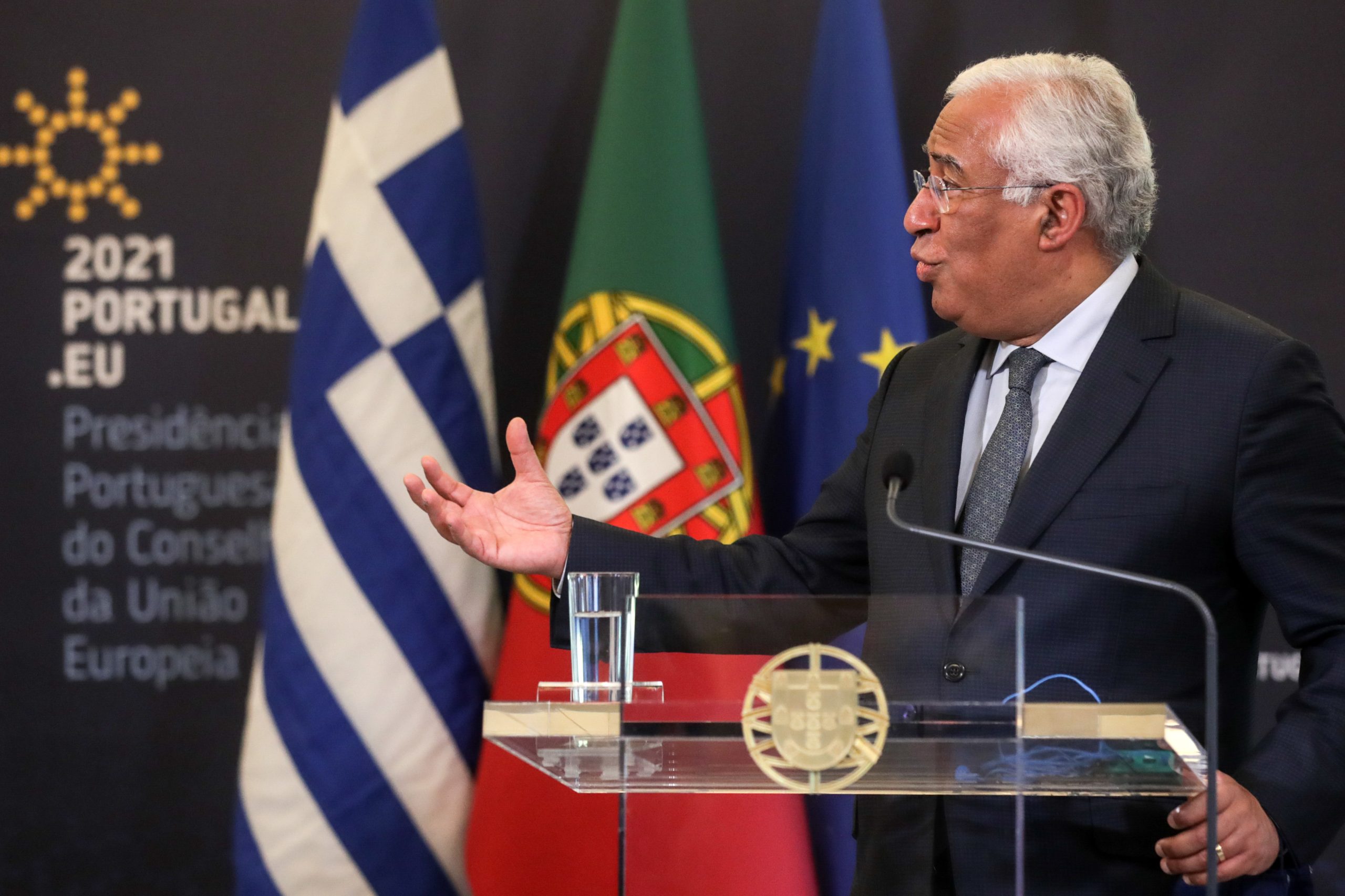 Covid-19: Costa invoca peritos para manter escolas abertas no novo confinamento