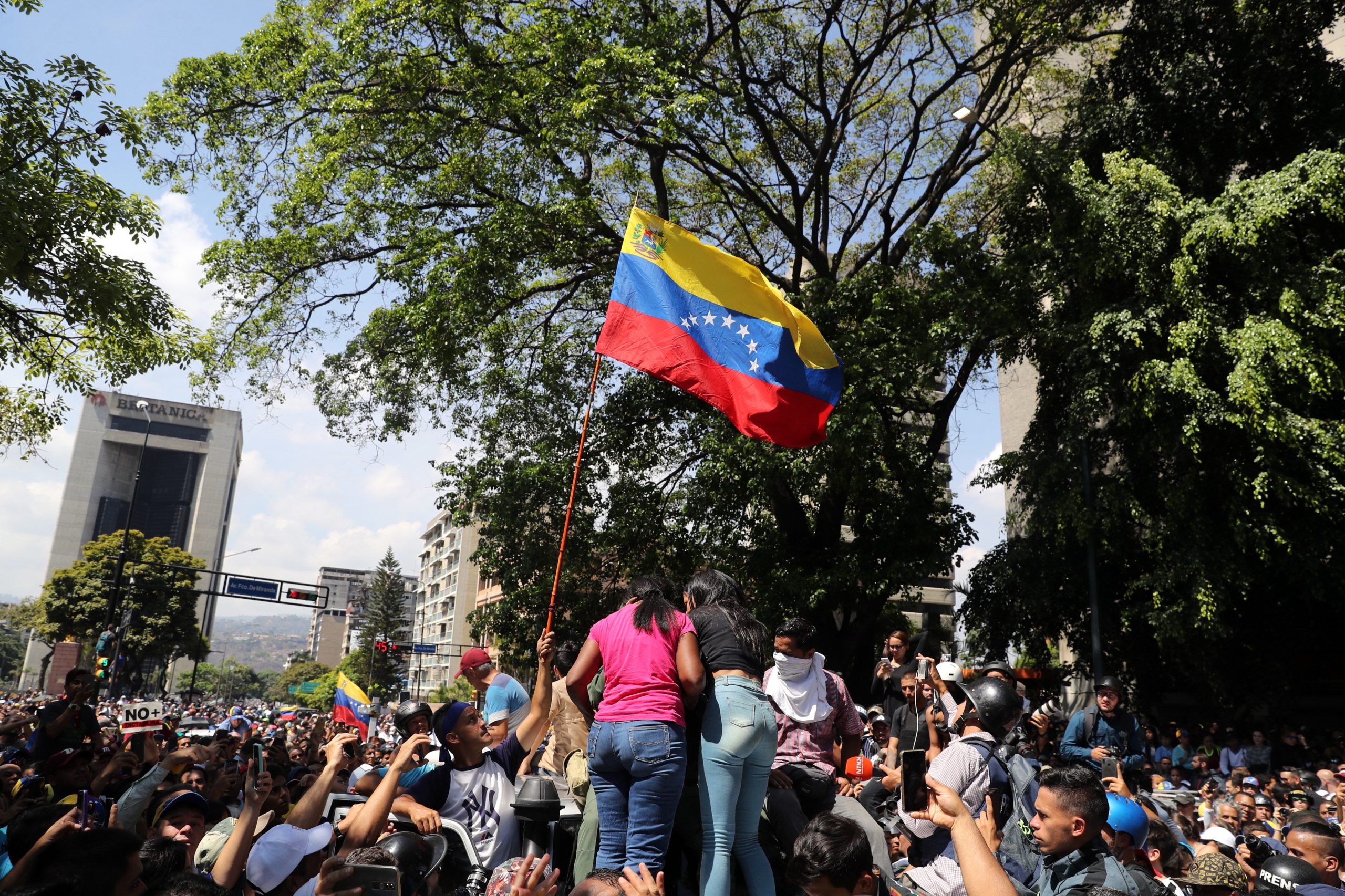 Venezuela: Governo aconselha familiares de portugueses a contactar embaixada ou associações