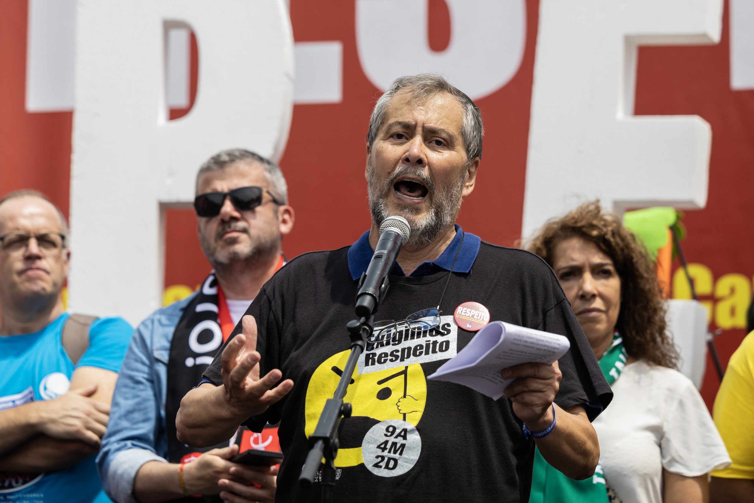 Irresponsáveis, é a acusação de Mário Nogueira a todos os governantes “porque não estão a olhar para aquilo que está a acontecer nas escolas”