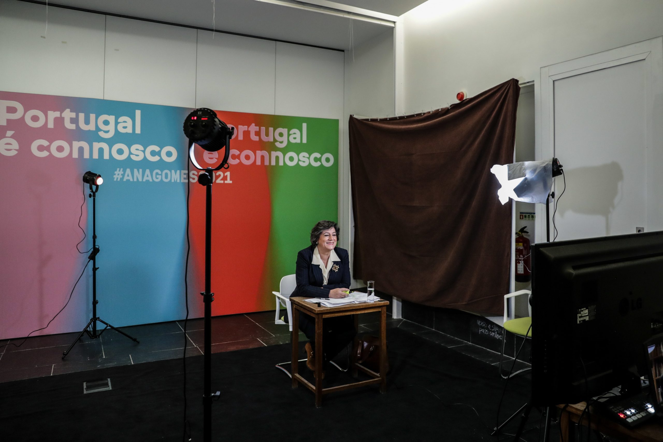 Ana Gomes pede à JS que se lembre quem é “verdadeiramente socialista”