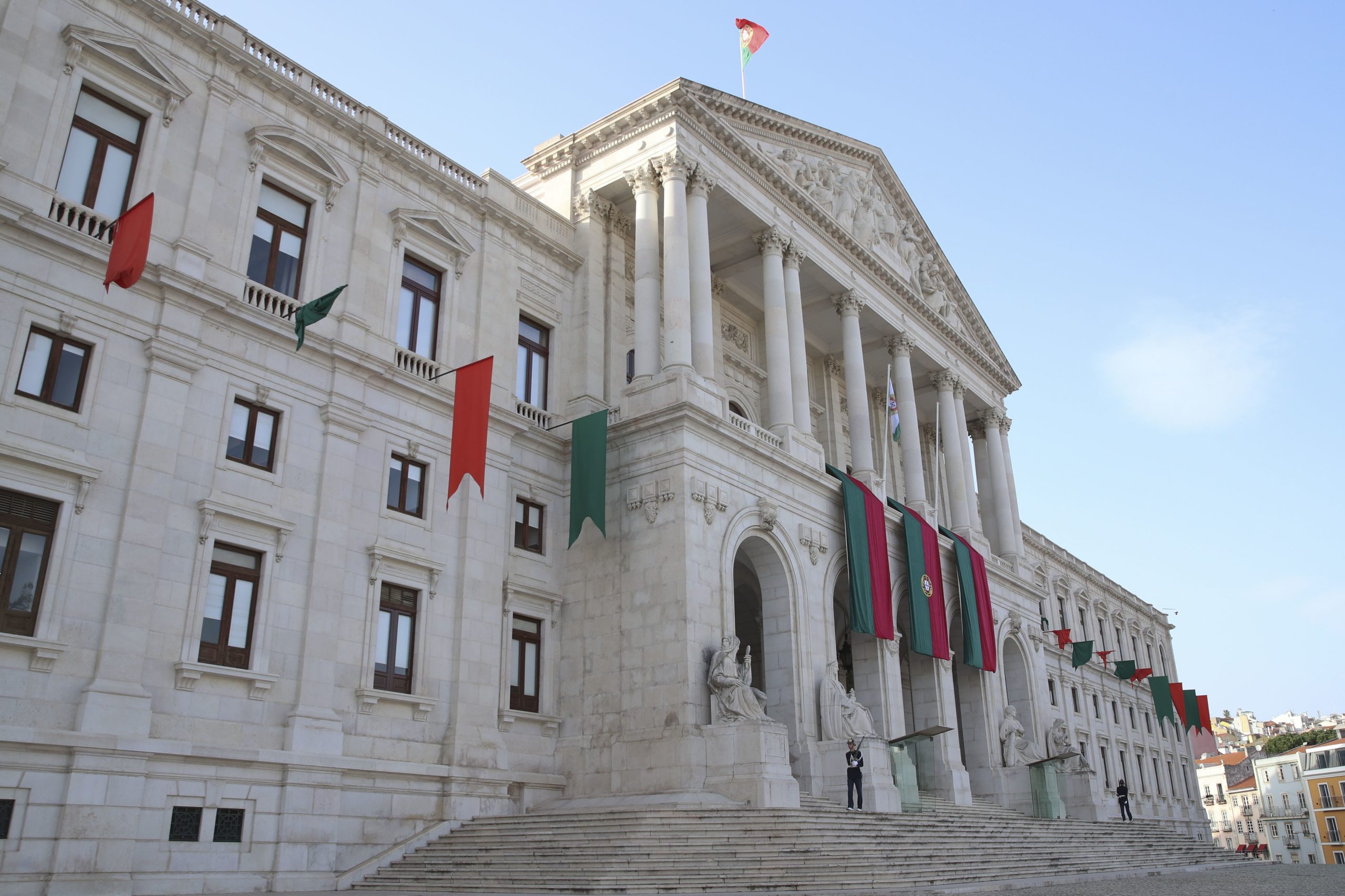 Conservação de metadados só com autorização judicial