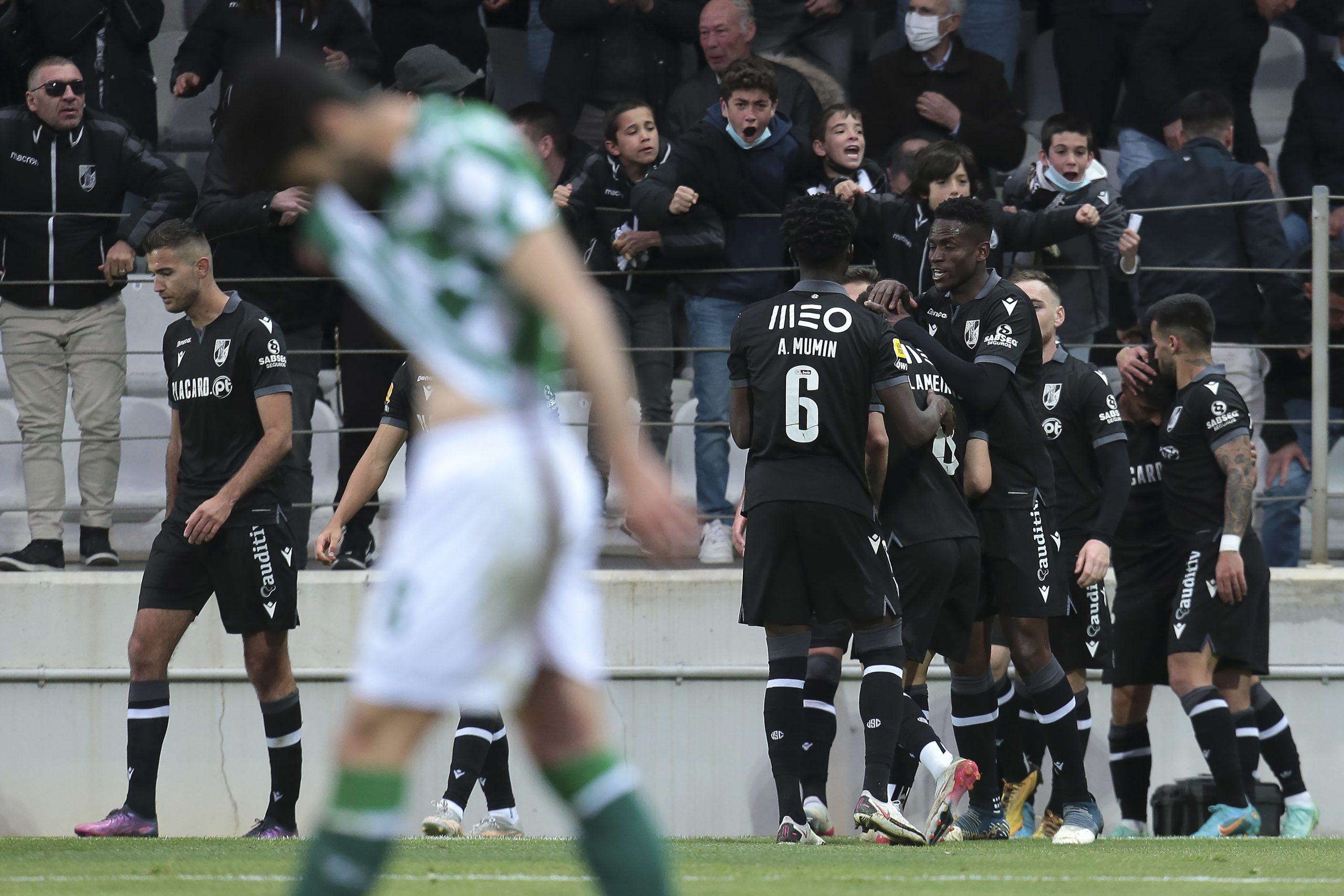 I Liga: Vitória de Guimarães vence em casa do Moreirense e cimenta sexto posto