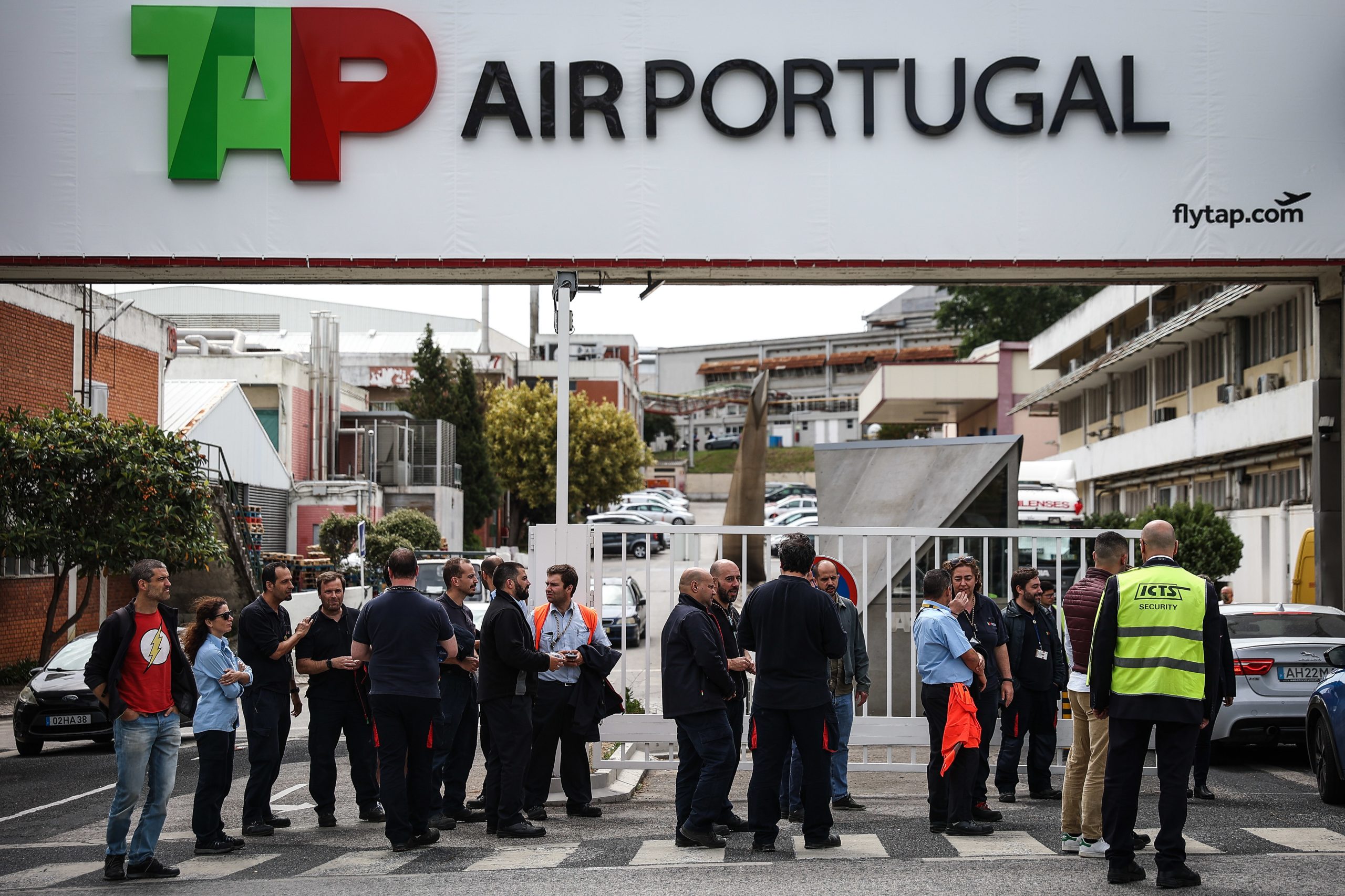 TAP quer poder chamar tripulantes para novo voo de imediato após um cancelamento. Sindicato votou maioritariamente contra
