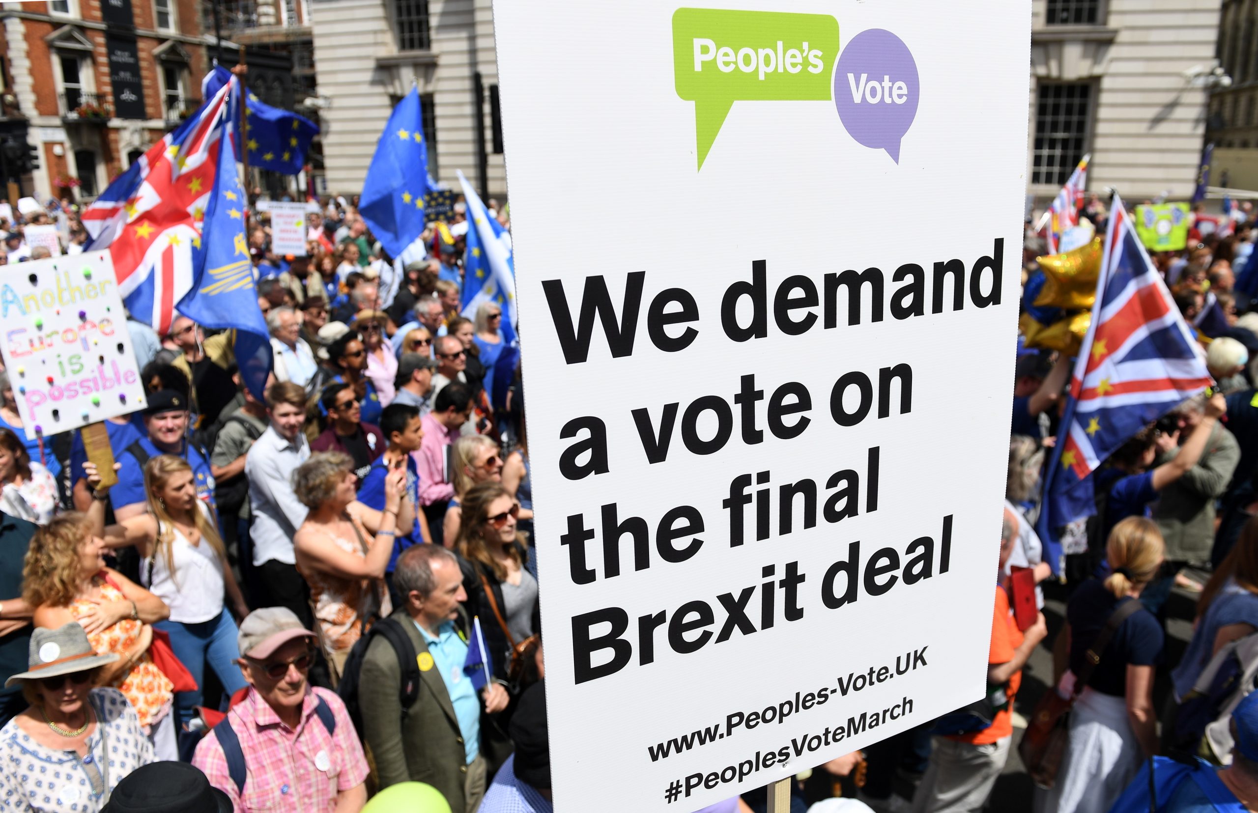 Mais de 100 mil pessoas esperadas em Londres numa marcha por novo referendo sobre Brexit