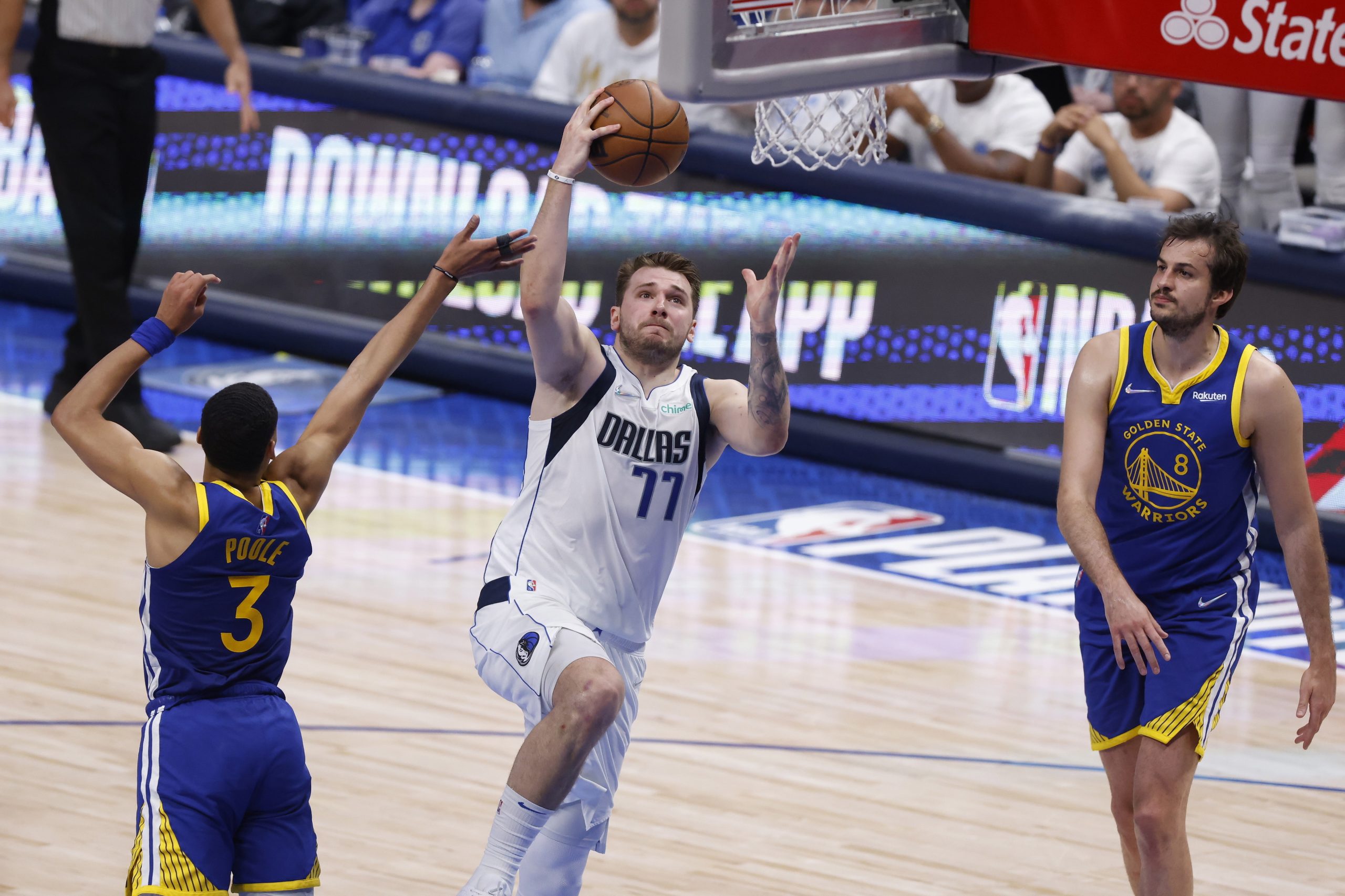 Mavericks batem Warriors e mantêm-se na corrida pela final da NBA