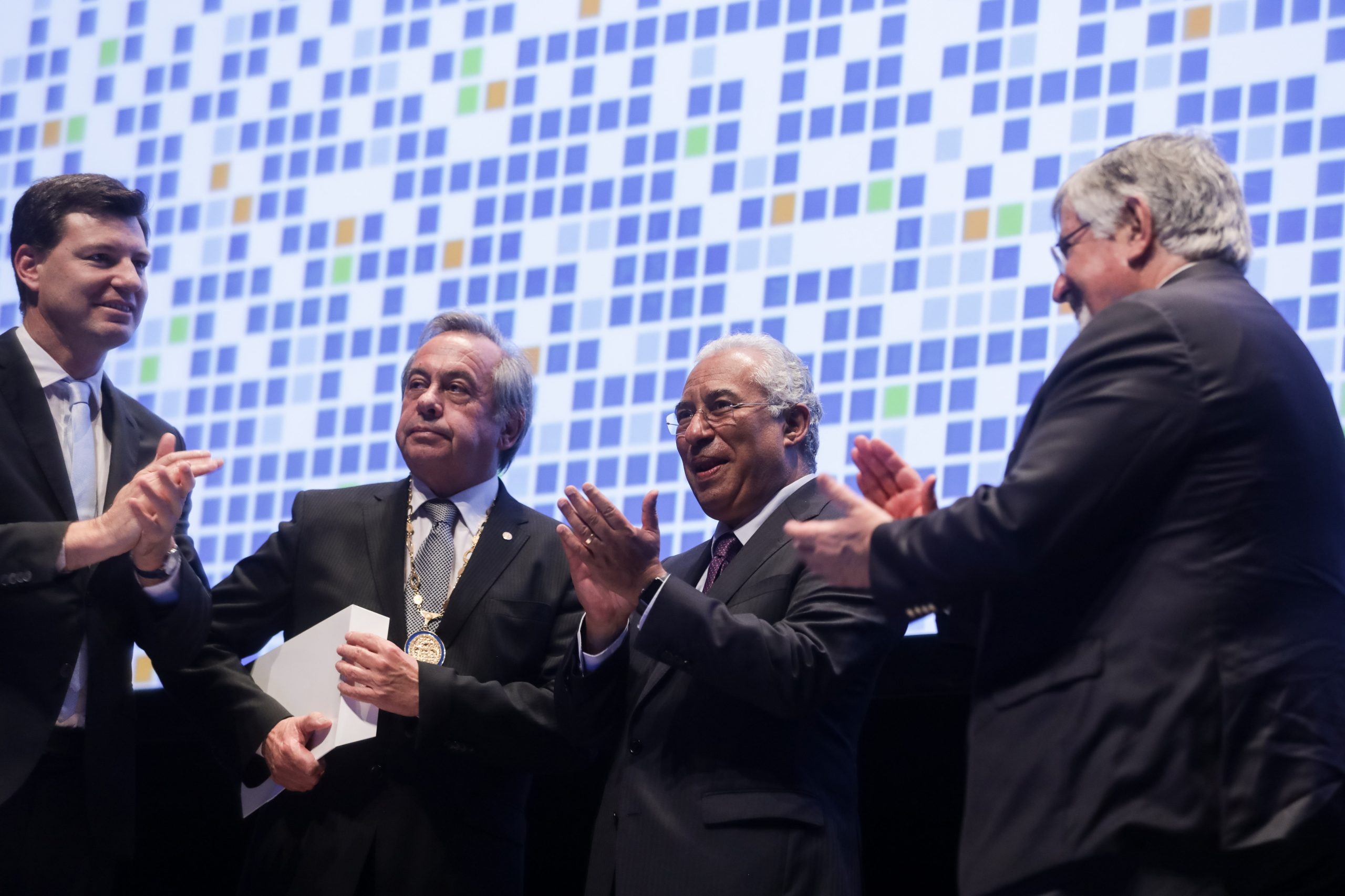 Equiparação de engenheiros a bacharéis é contra a economia nacional, diz bastonário