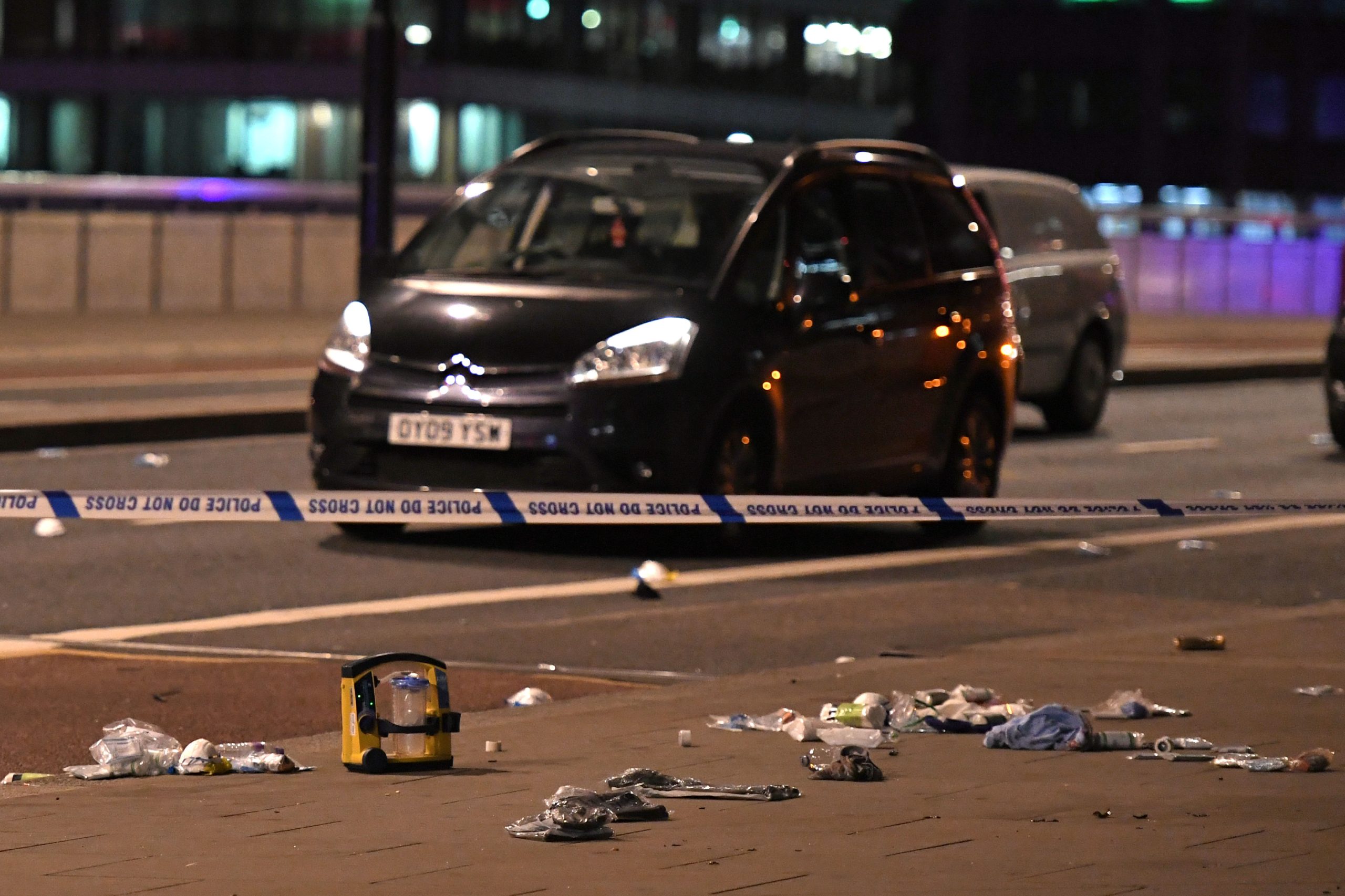 Polícia confirma que incidentes em London Bridge e no Borough Market foram atos terroristas. Esfaqueamento em Vauxhall não está relacionado