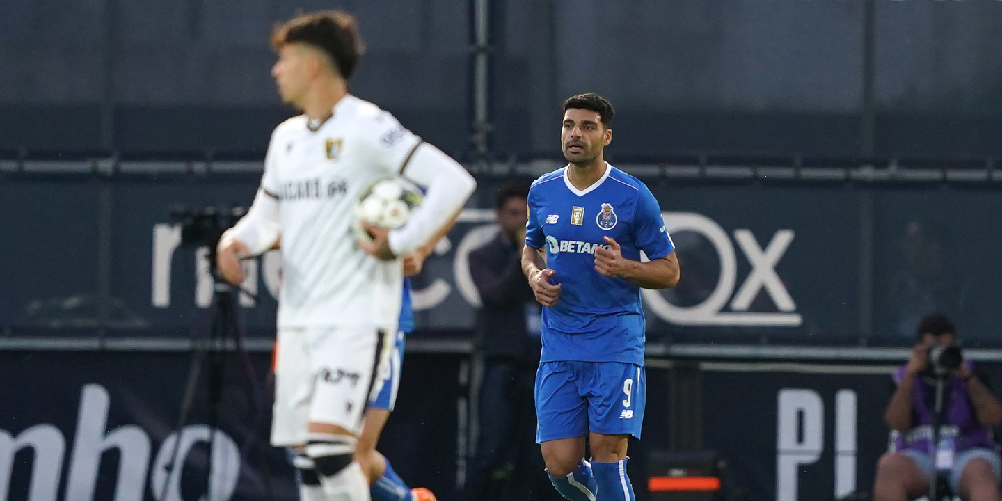 FC Porto vence em Famalicão com ‘poker’ de Taremi e adia decisão do título