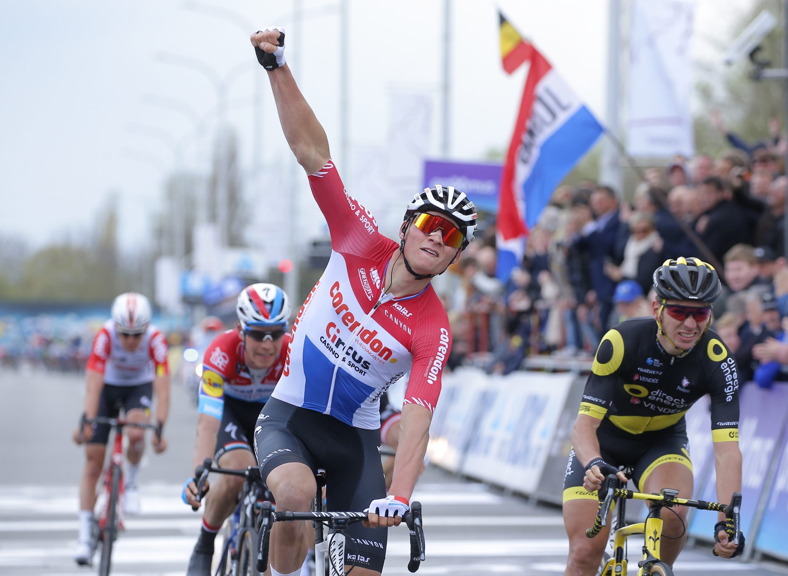 Holandês Mathieu van der Poel vence clássica belga Dwars door Vlaanderen