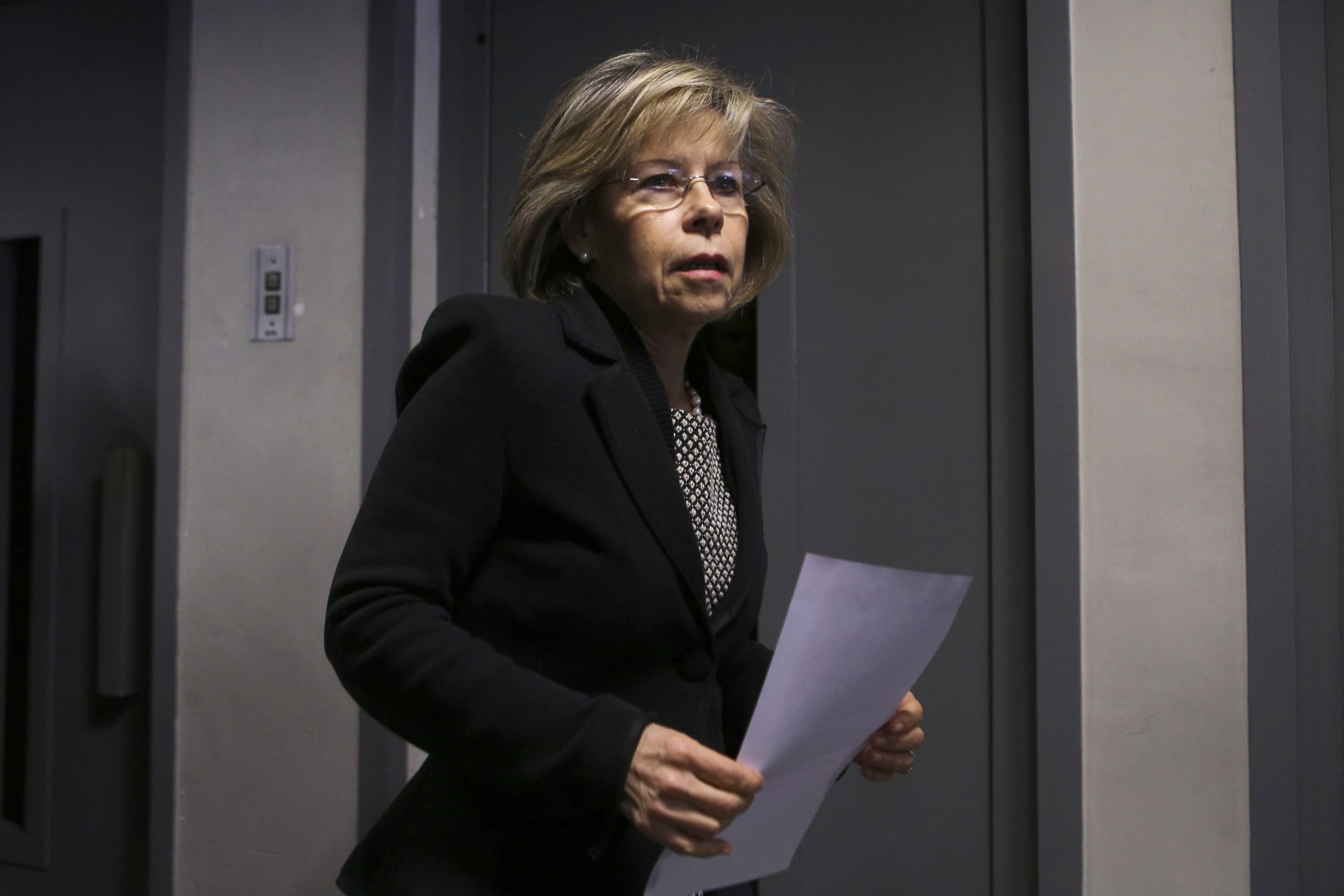 Covid-19: Ex-ministra da Saúde reconhece erros, mas diz que é momento de aprender