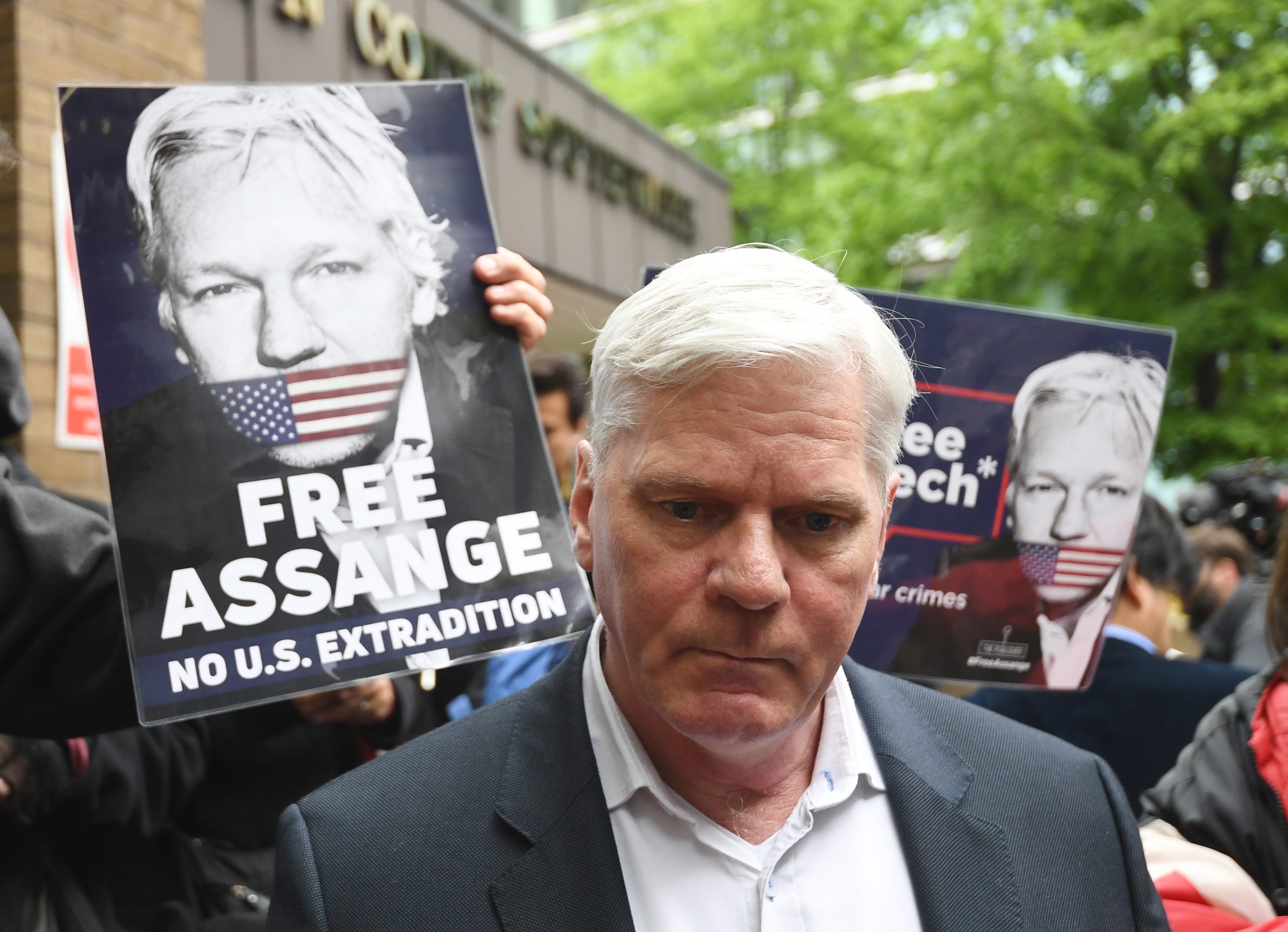 Diretor do WikiLeaks diz que Assange não terá tratamento justo no Reino Unido