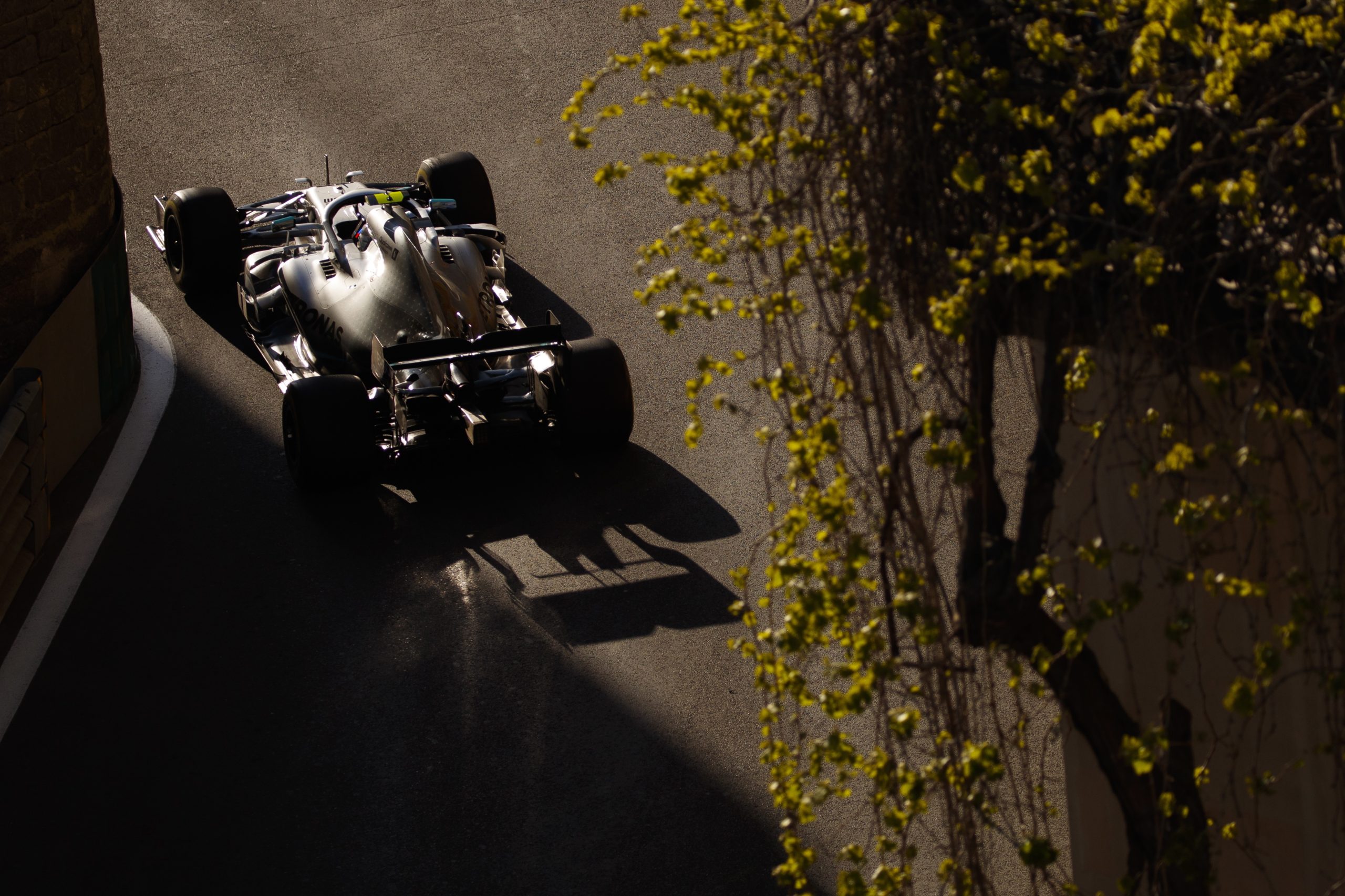 F1: Mercedes soma quarta dobradinha consecutiva no GP do Azerbaijão