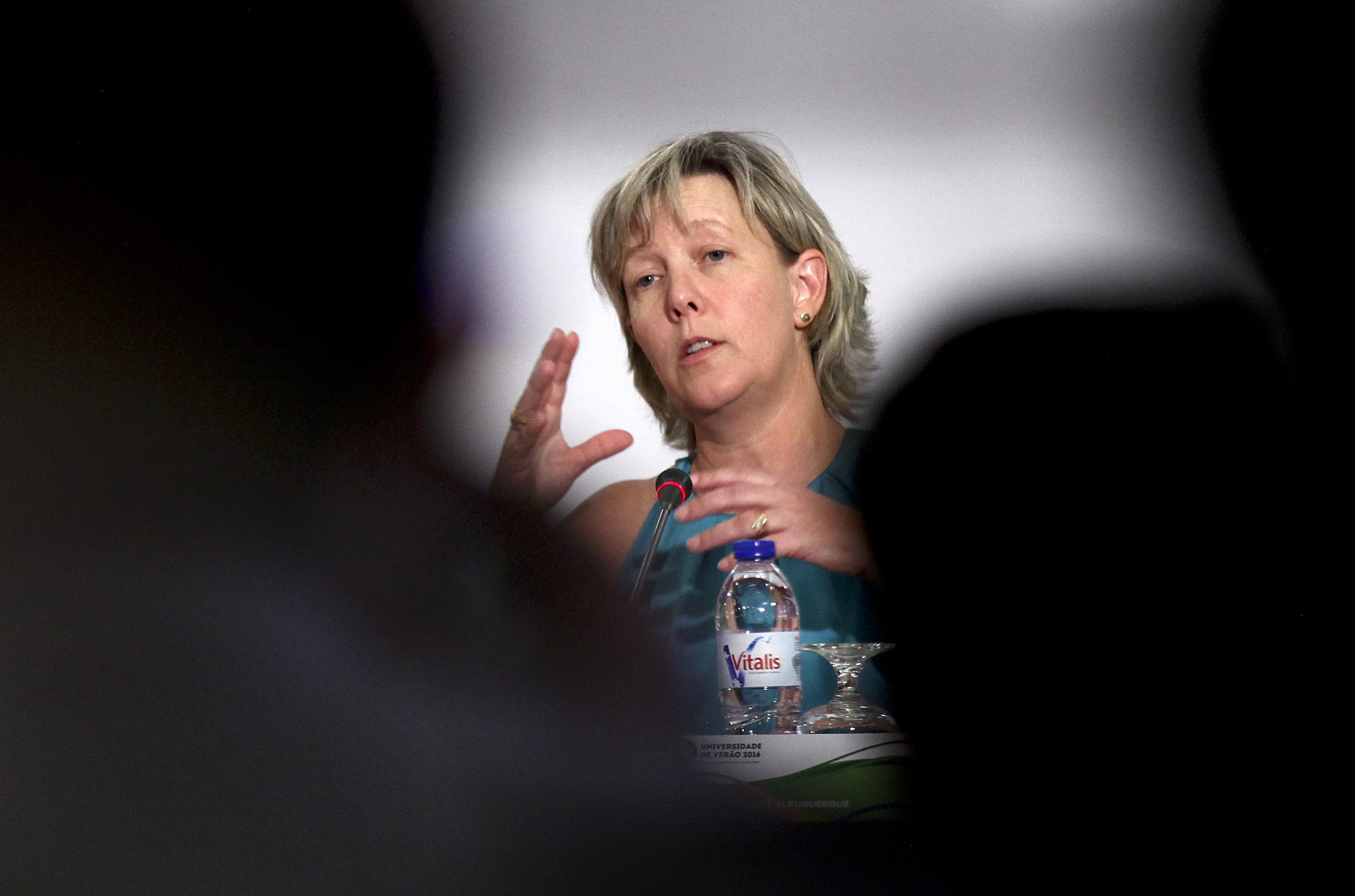 Maria Luís Albuquerque defende Carlos Costa. Governador teve “atitude correta”