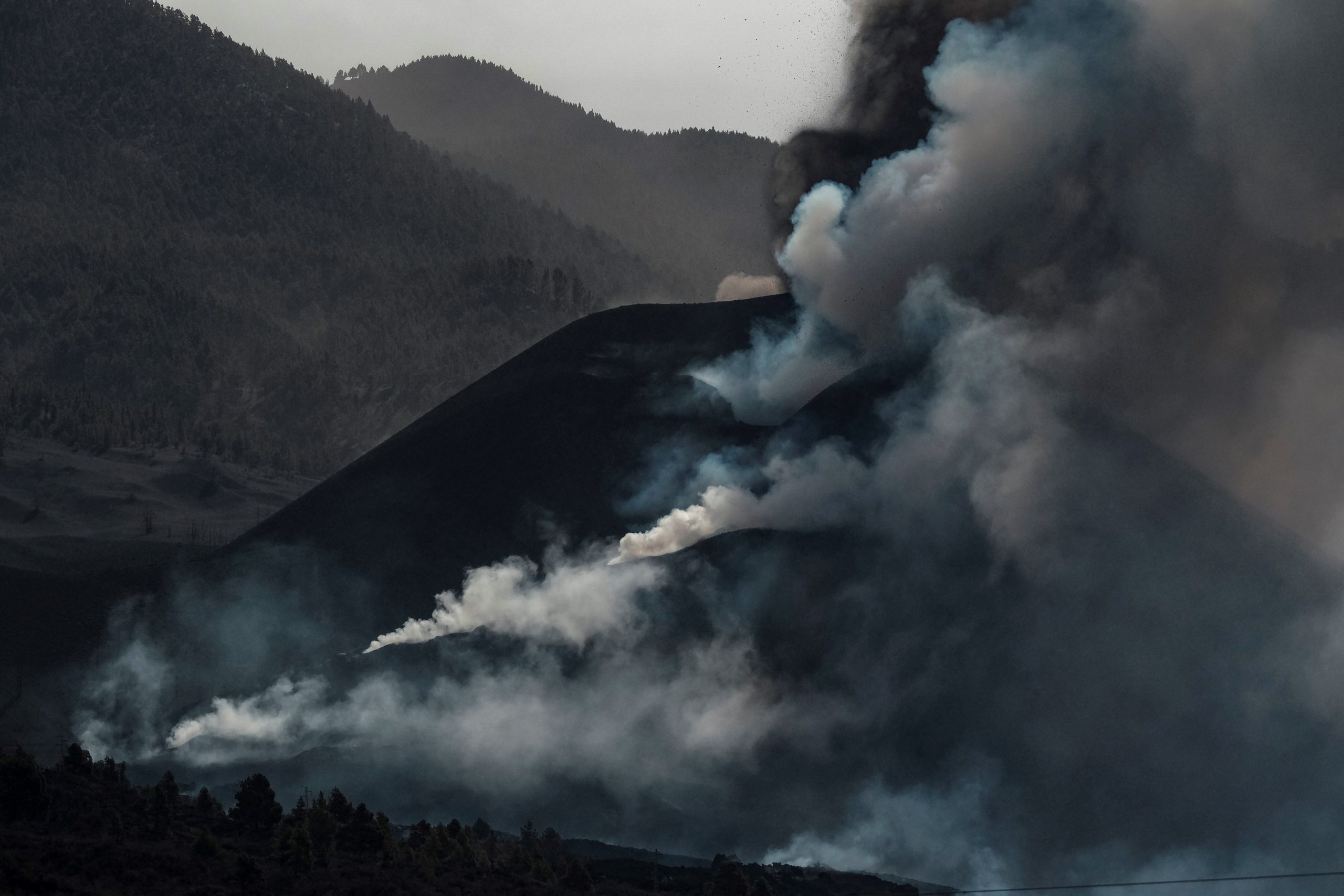 Vulcão de La Palma abre novo foco emissor e intensifica-se atividade sísmica