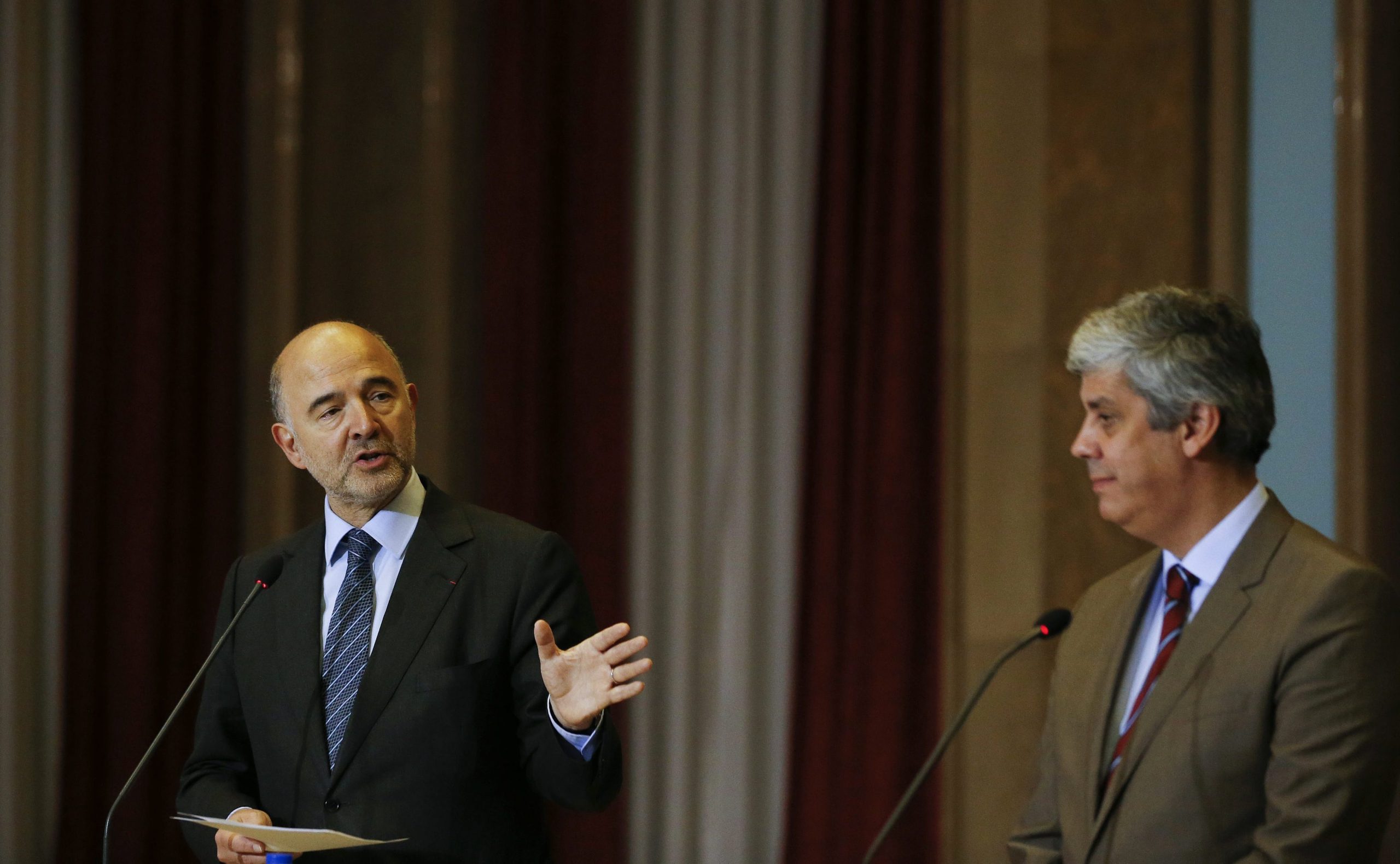 Moscovici diz que Centeno é potencial candidato ao Eurogrupo, mas não é favorito