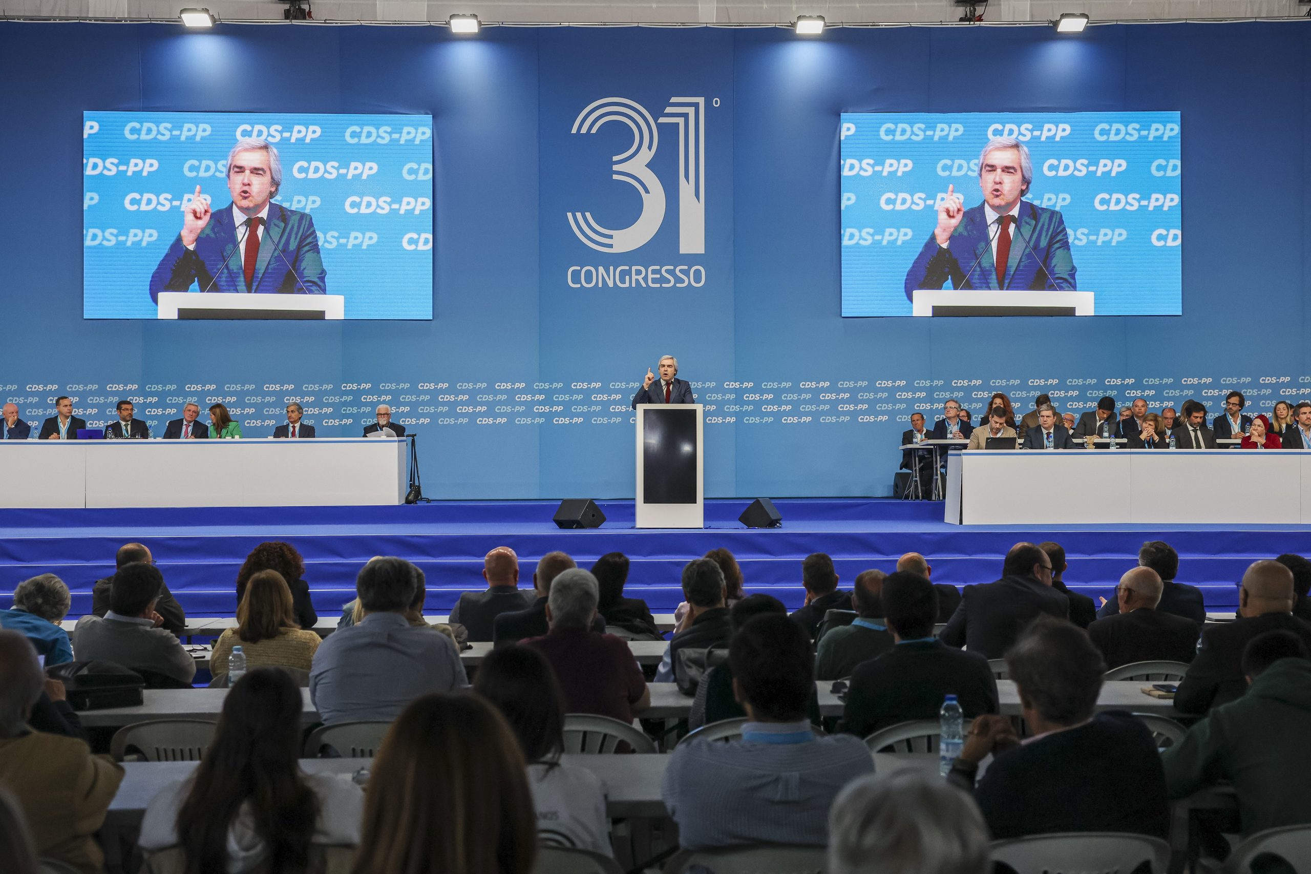 CDS-PP/Congresso: Direita, PS e associações de forças de segurança e Armadas no encerramento