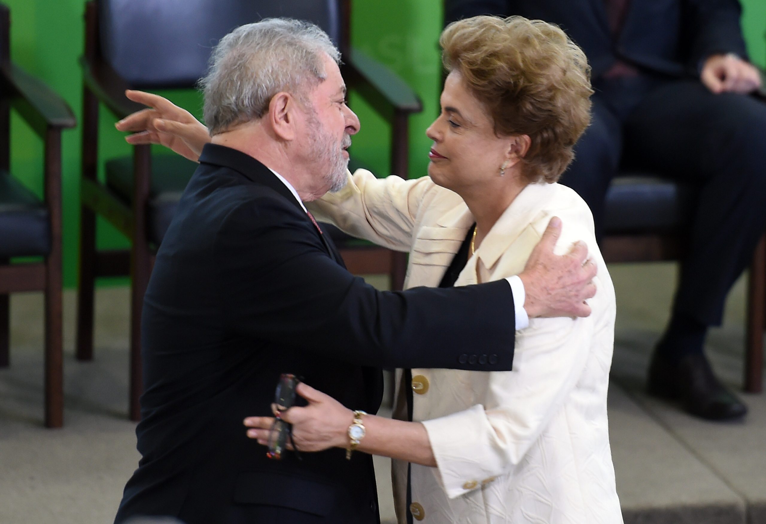 Justiça absolve ex-presidentes do Brasil Lula e Dilma de acusação de organização criminosa