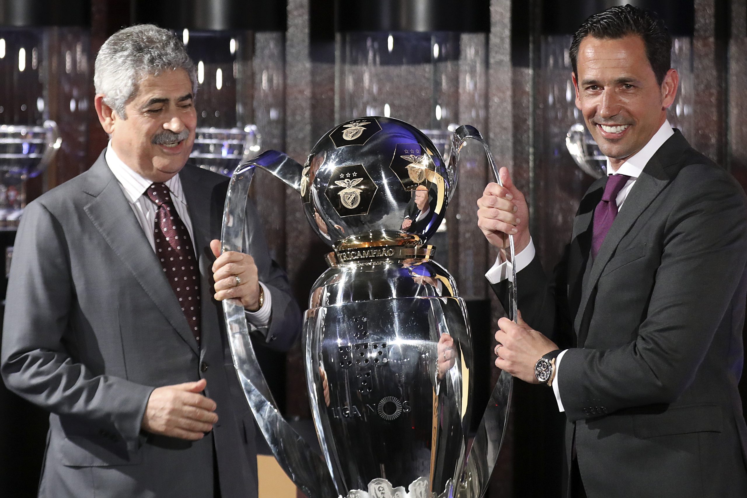 Benfica recebe troféu do tricampeonato a pensar na conquista do ‘tetra’