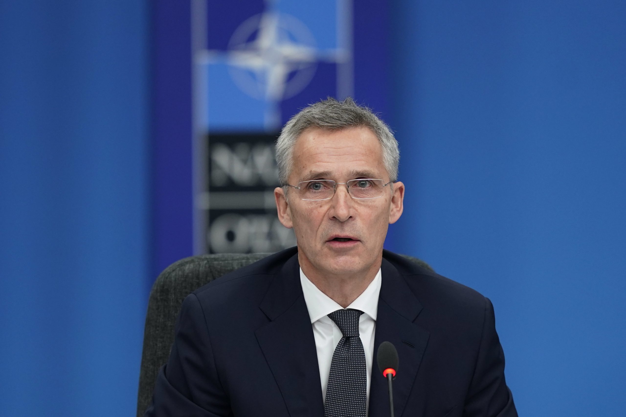 NATO condena ataques a bases norte-americanas e pede contenção a Teerão