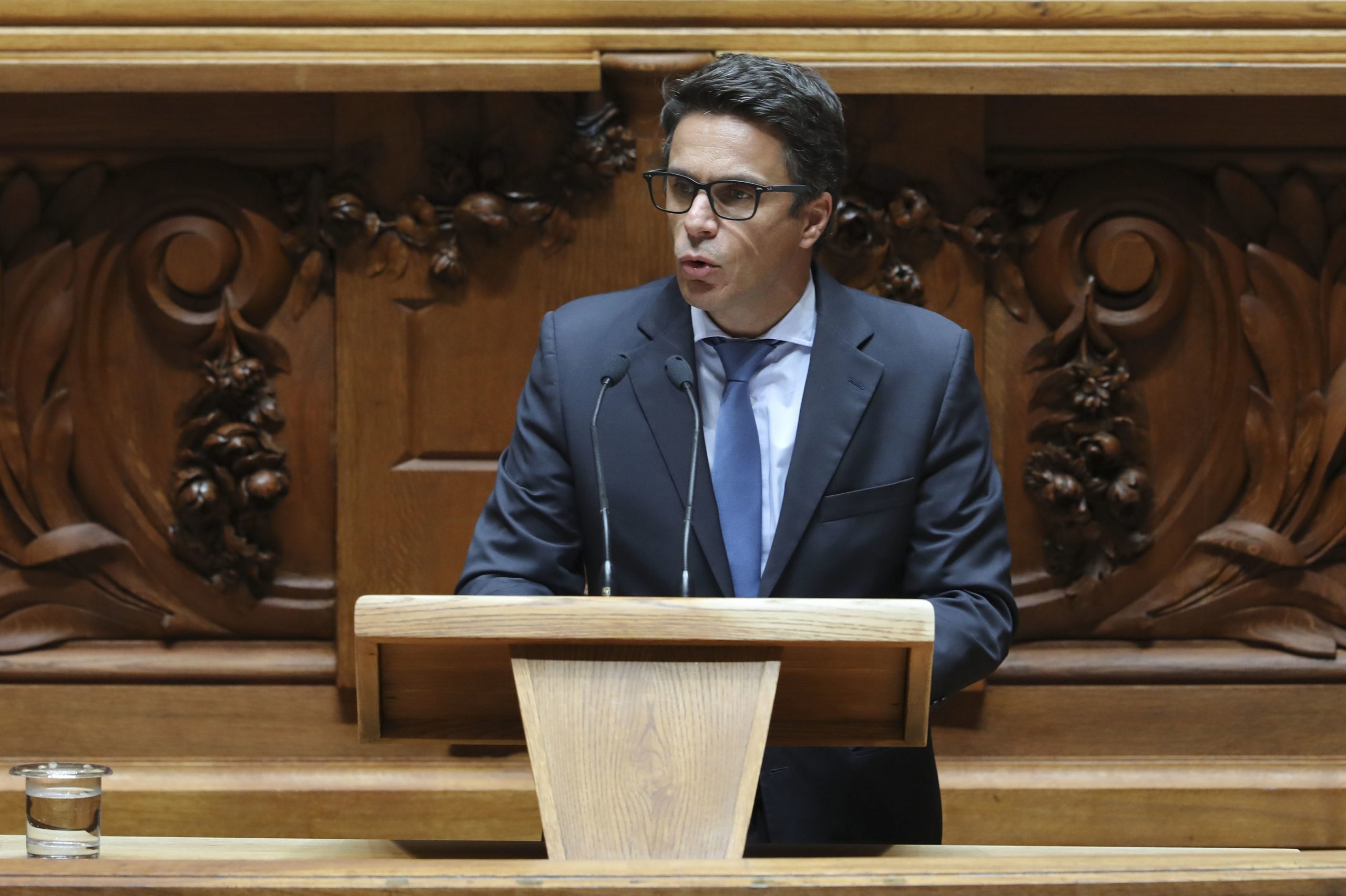 TAP: Estado não pode ficar refém de posições privadas contra interesse público, diz João Nuno Mendes
