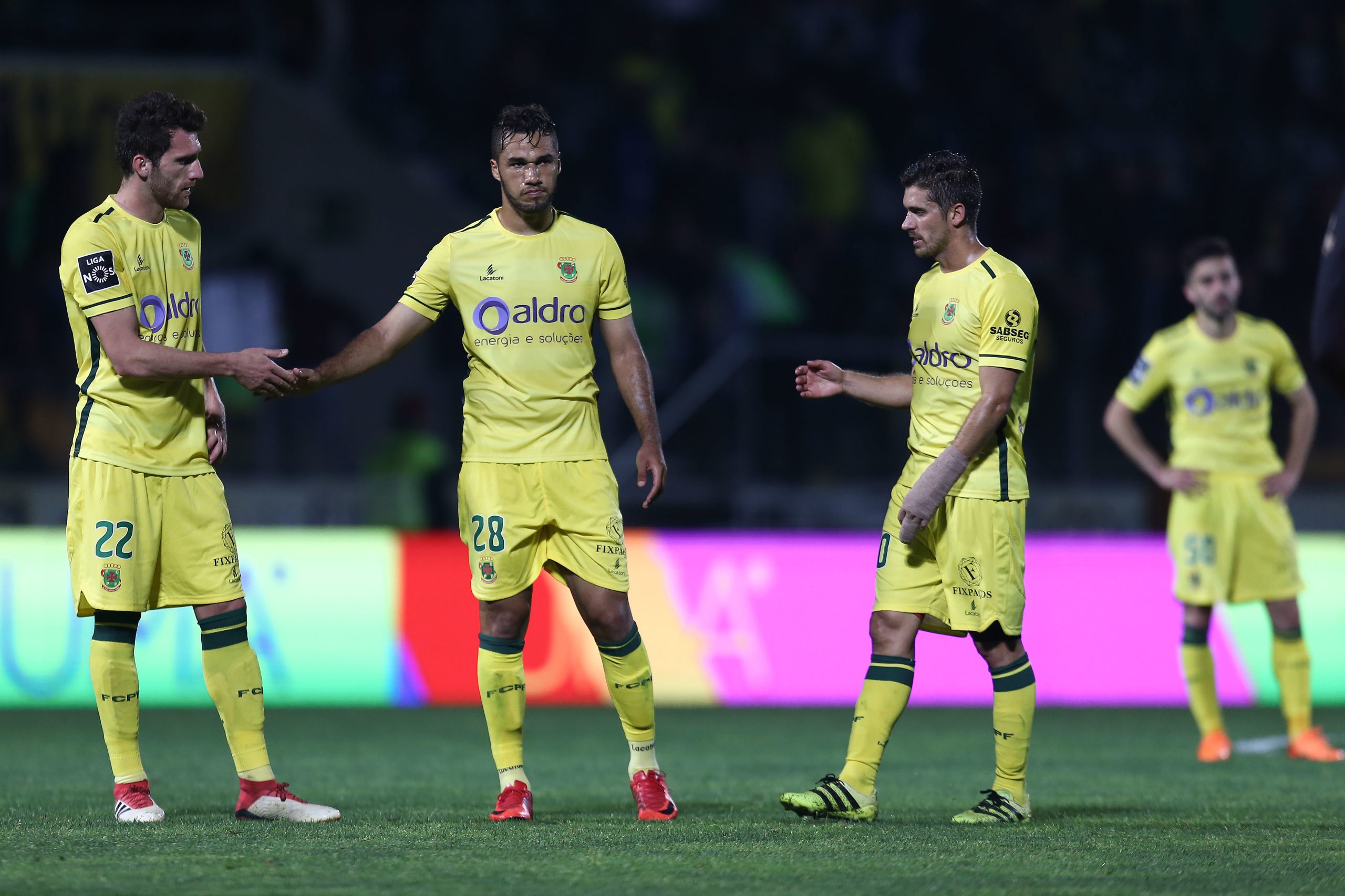 Paços de Ferreira vence em Guimarães nos descontos e segura liderança da II Liga