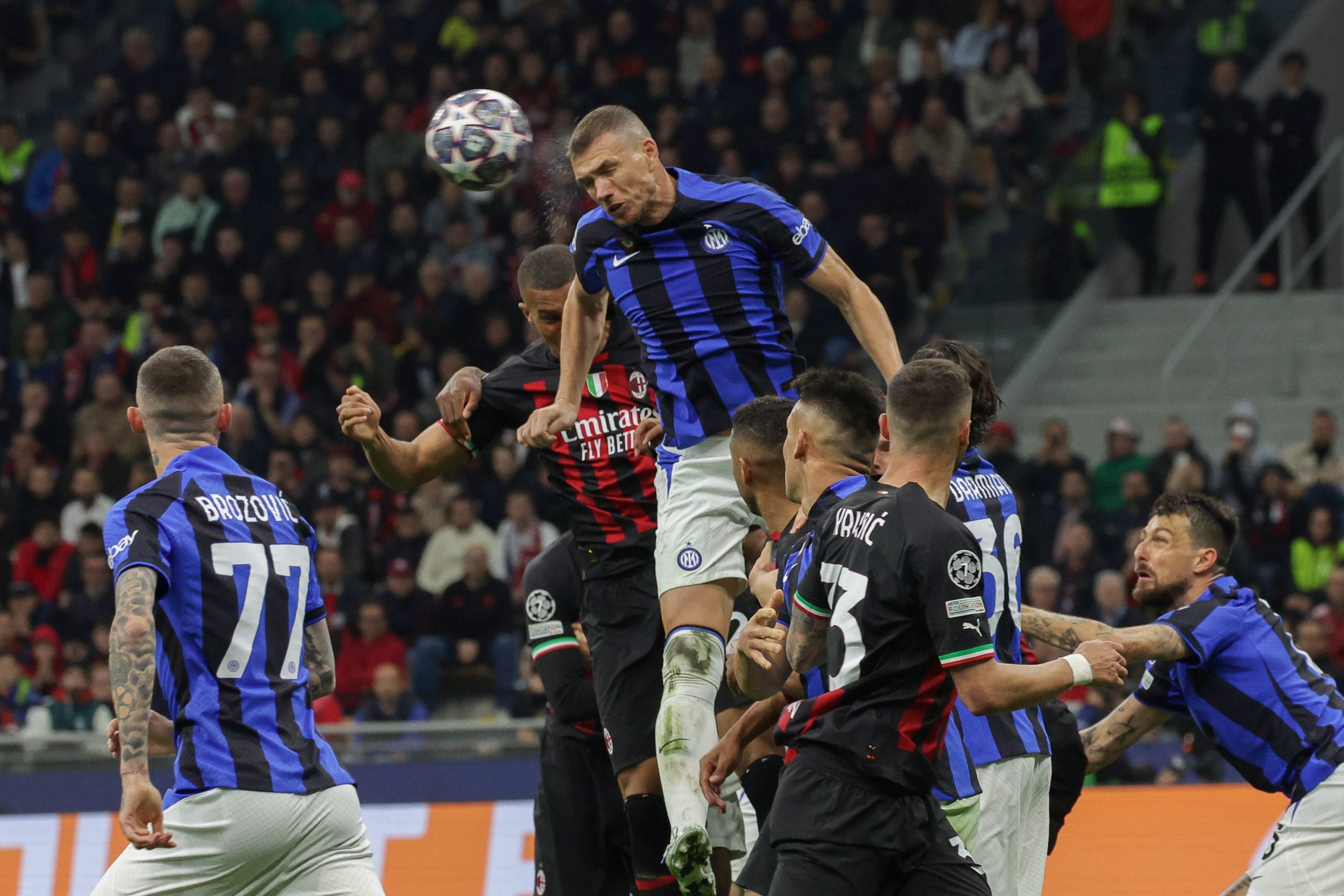 Inter derrota AC Milan e ganha vantagem nas meias-finais da Champions League