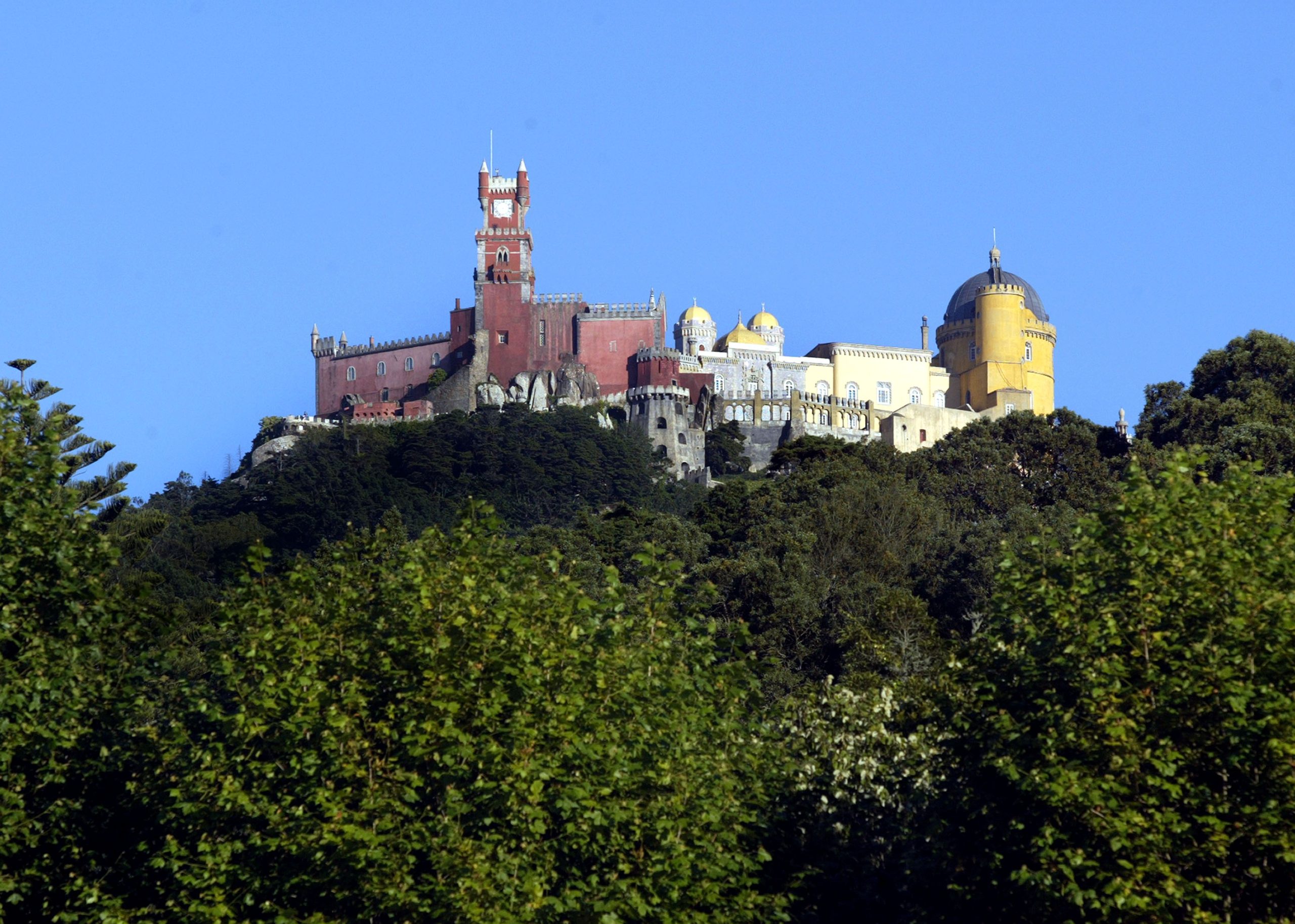 “Apenas viaturas autorizadas”. A partir de amanhã, a Calçada da Pena, em Sintra, tem trânsito condicionado