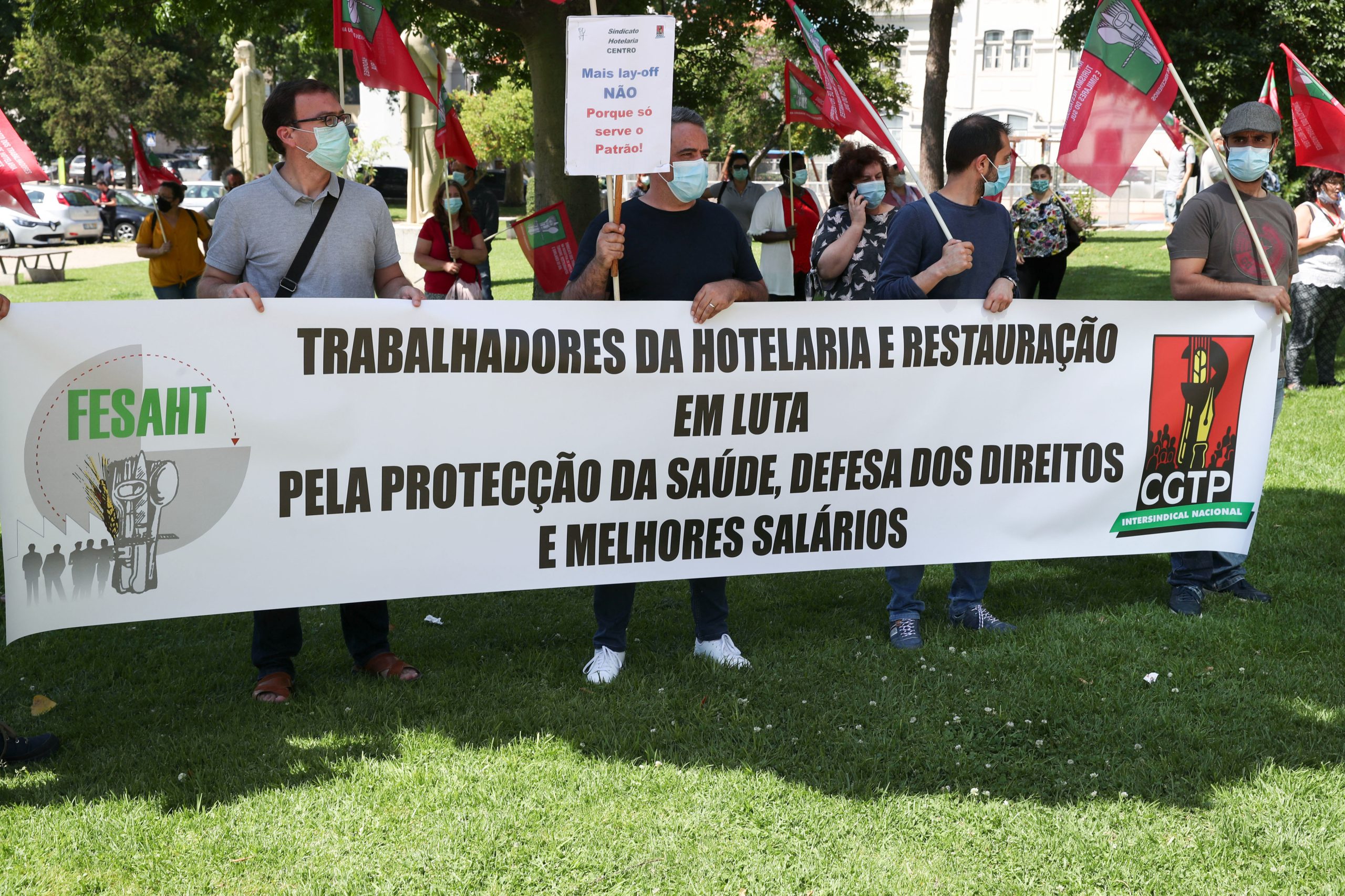 Trabalhadores da restauração e turismo manifestam-se à porta do Ministério do Trabalho
