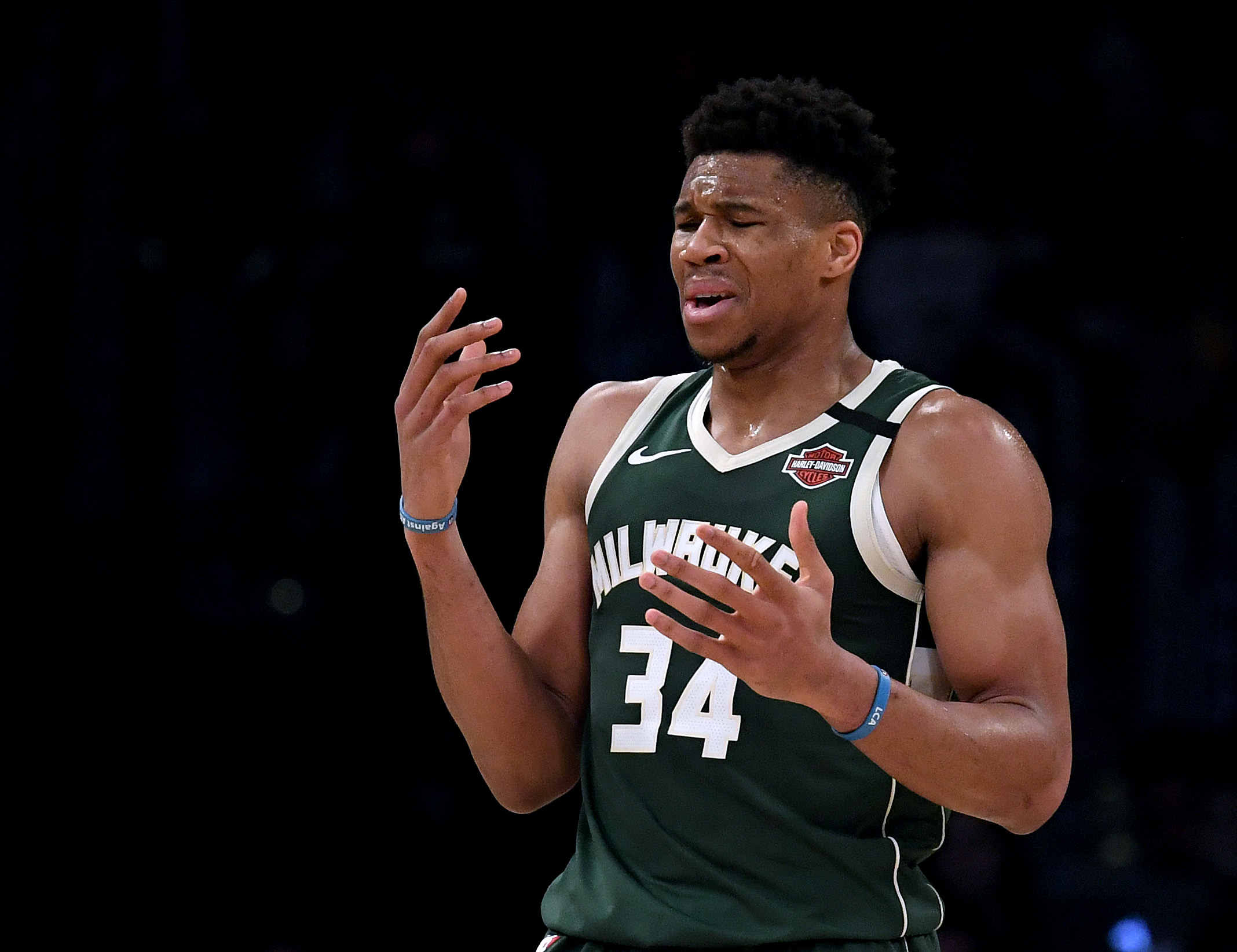 NBA: Bucks perdem Giannis, mas salvam primeiro ‘match point’ nos playoffs