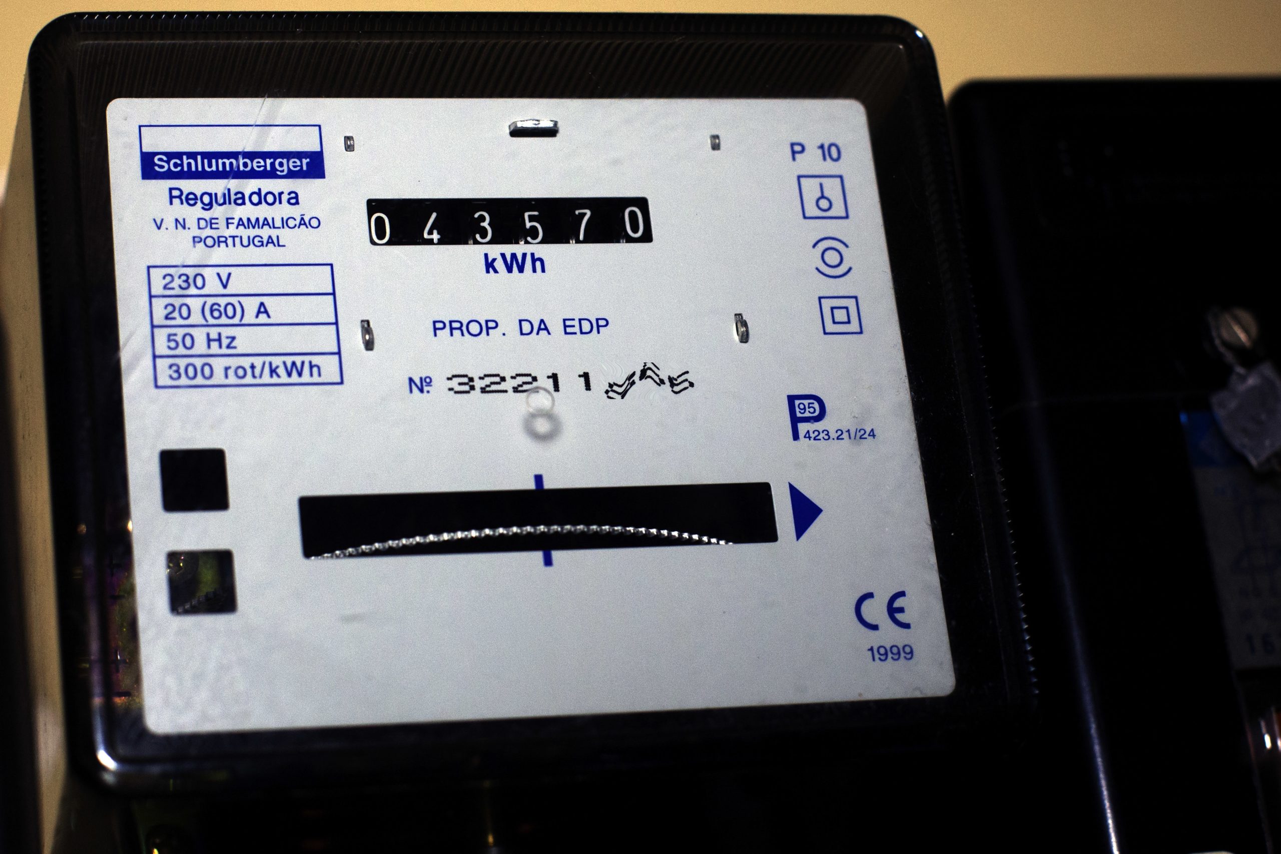 Redução do IVA da eletricidade e aumento da dedução da renda aprovados na especialidade