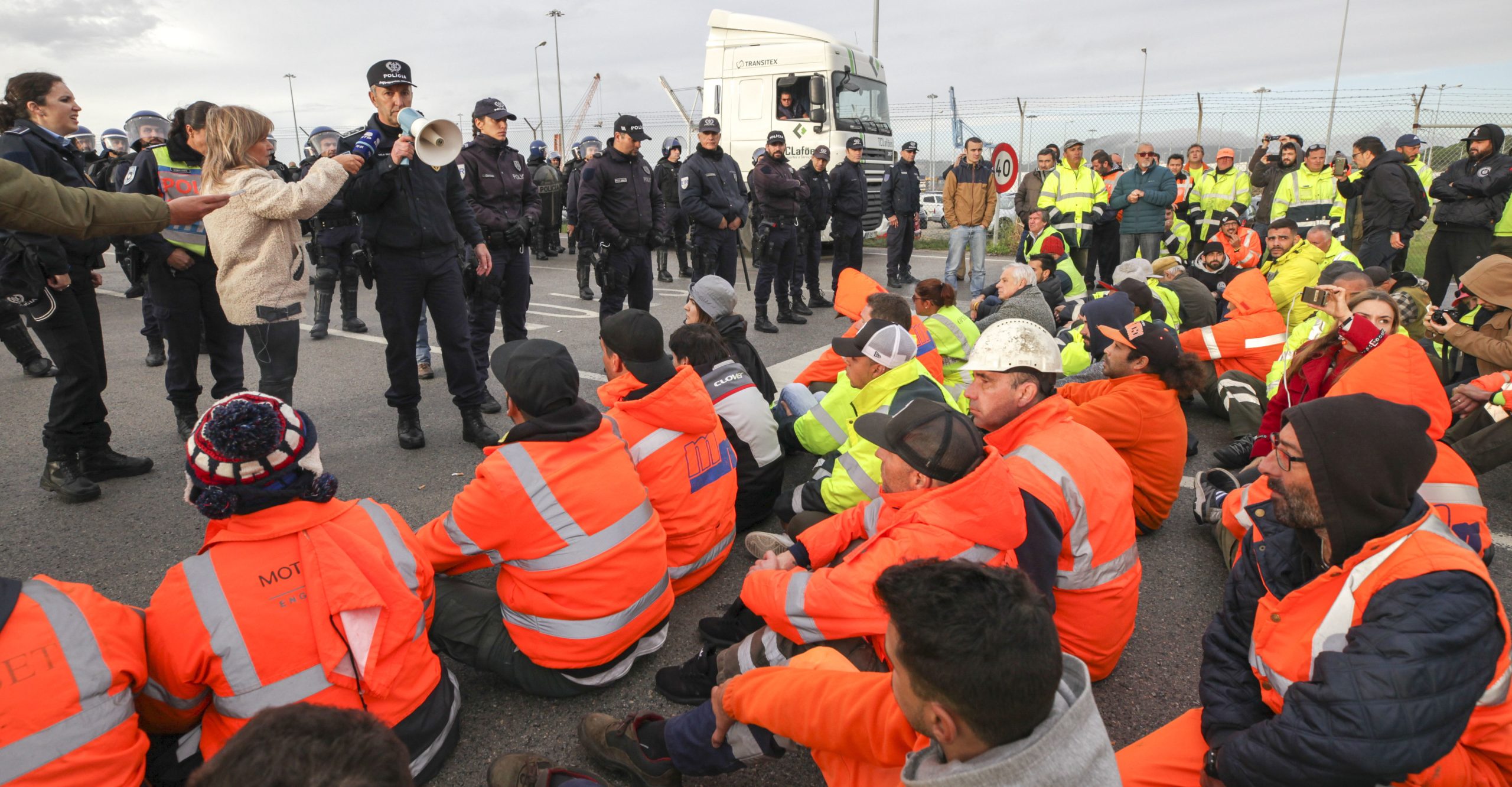 Ministra convida 13 entidades para reunião sobre conflito no Porto de Setúbal