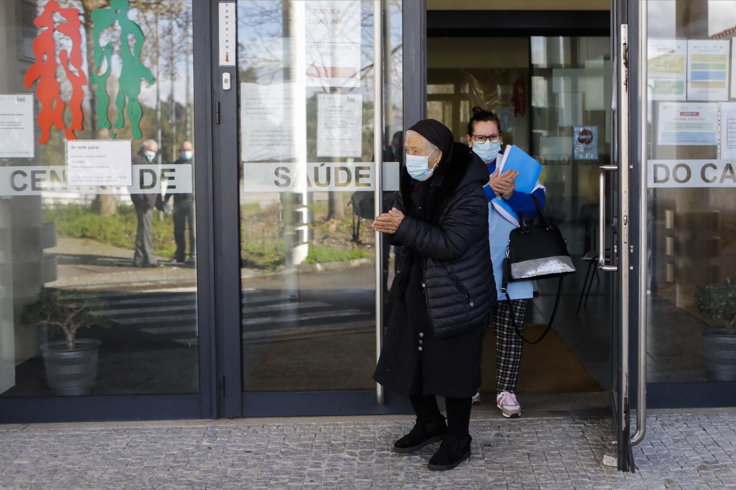 Cinquenta municípios esperam alteração das condições para gerirem centros de saúde