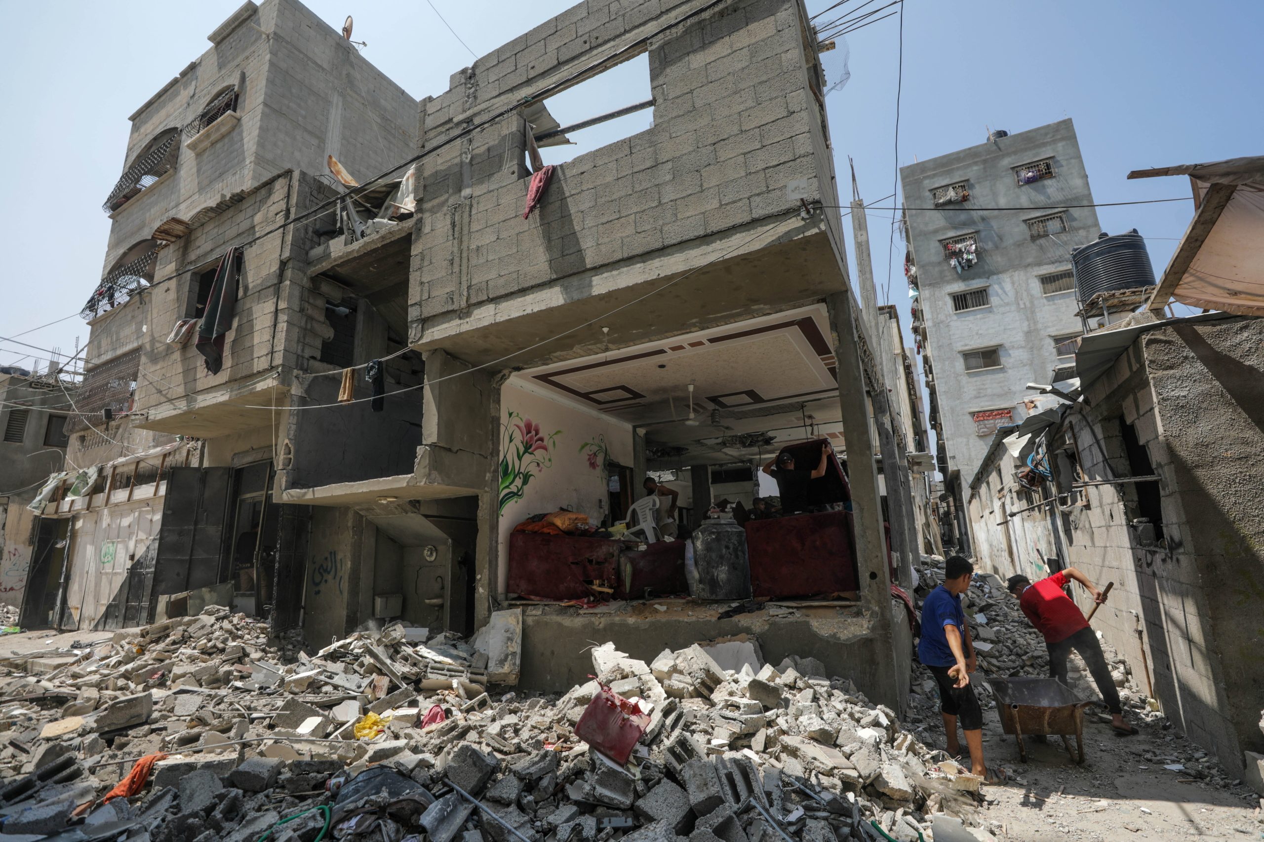 Quinze crianças de Gaza vão receber tratamento médico urgente em Espanha