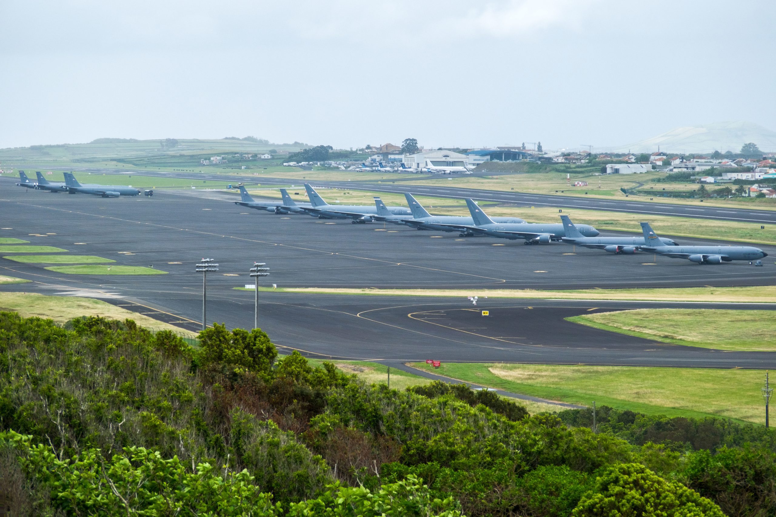 Ataque ao Irão. EUA reúnem aeronaves na Base das Lajes. Ministério da Defesa não comenta