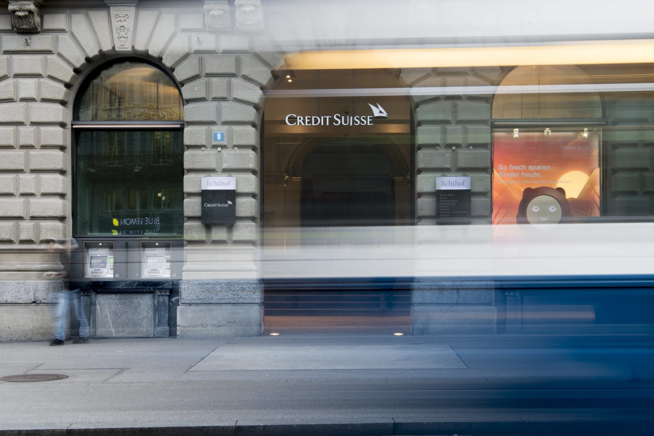 Dez arguidos no processo contra Credit Suisse no Tribunal Comercial de Londres