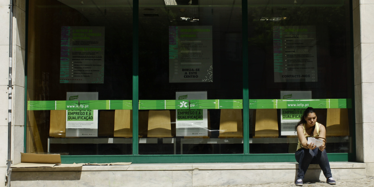 Desemprego jovem recua 0,3% em julho e atinge segundo valor mais baixo