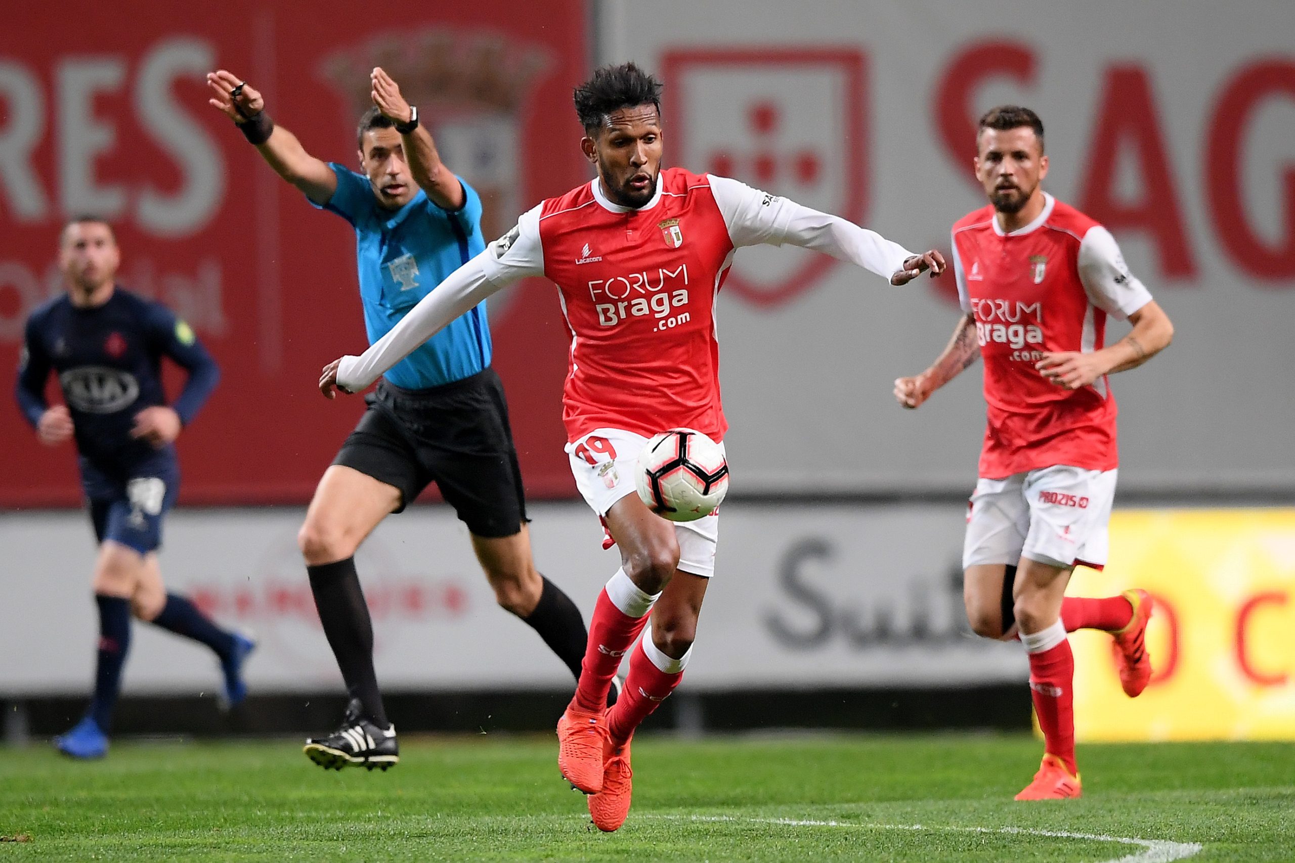 Oficial: Dyego Sousa reforça o Benfica