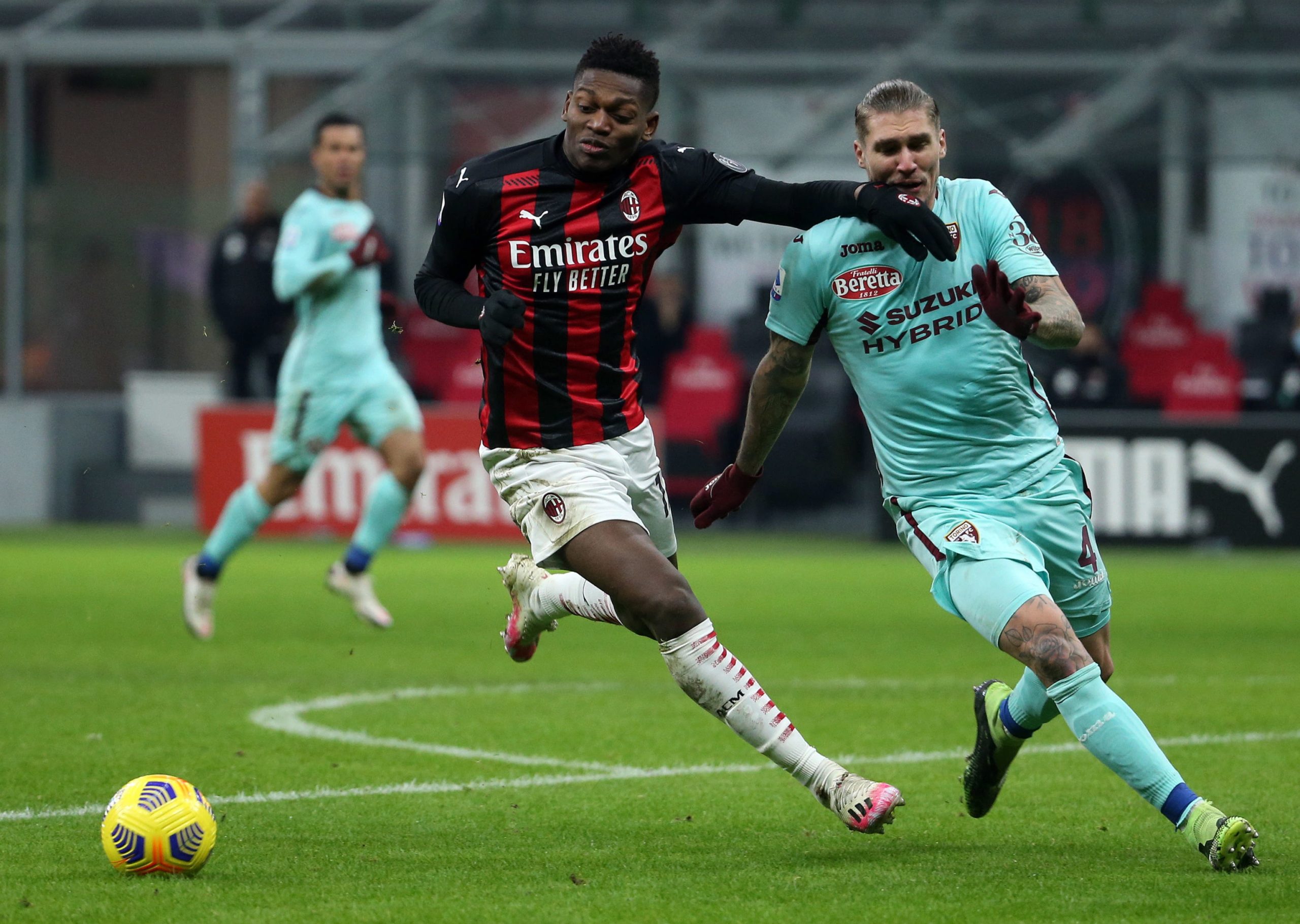 Serie A. Rafael Leão marca na vitória do líder AC Milan com Torino