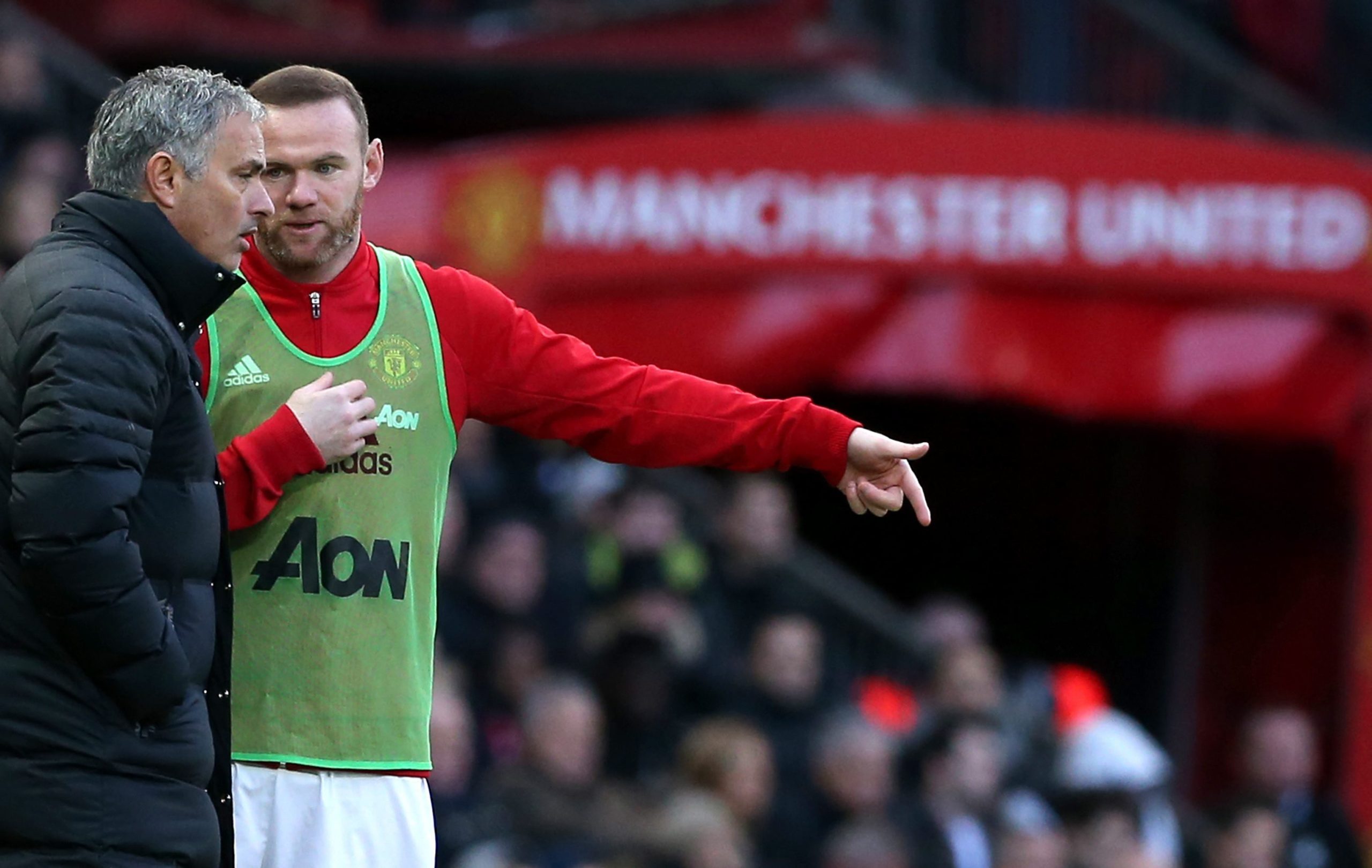 Rooney defende José Mourinho: “Espero que agora a caça ao homem pare”