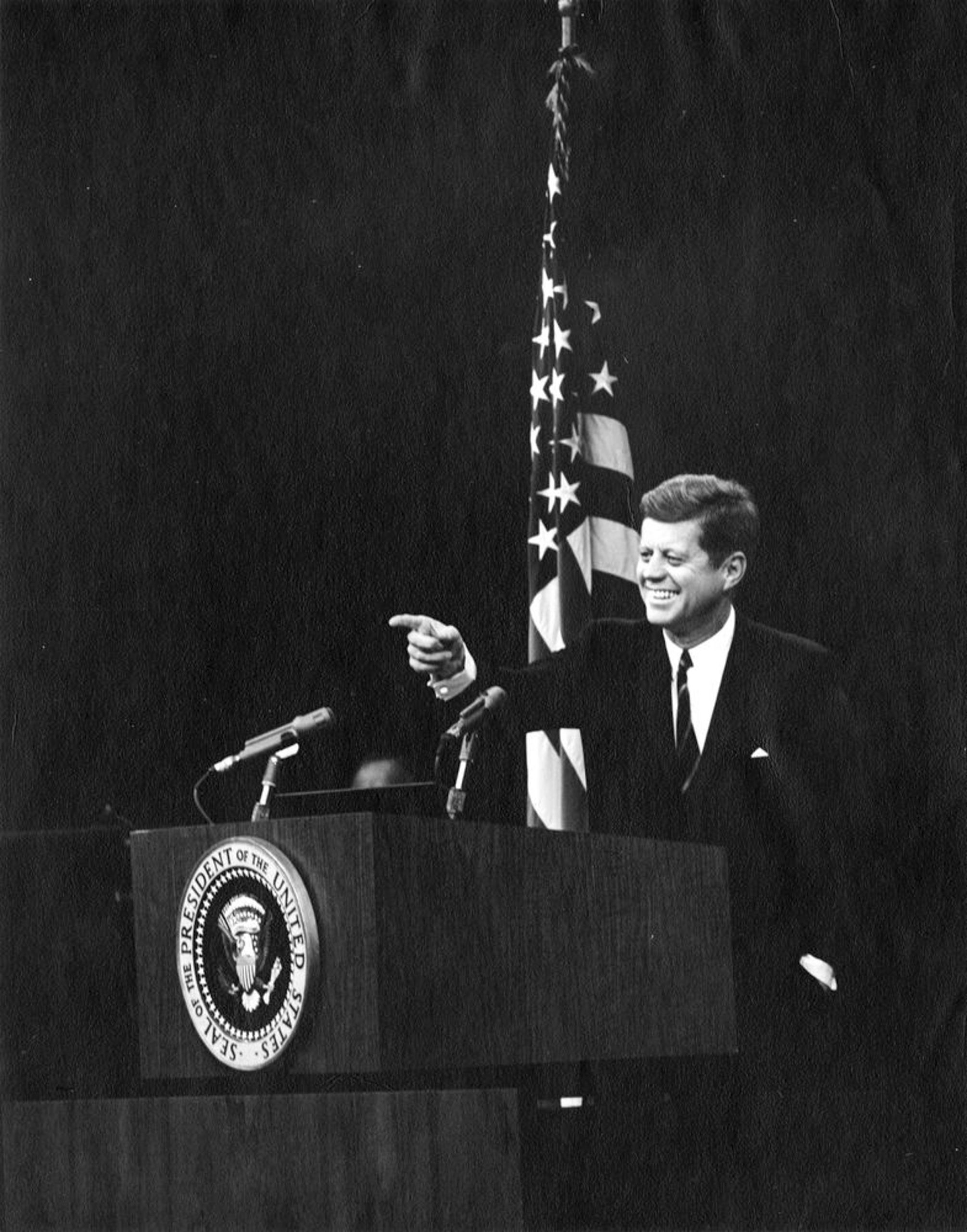 EUA: Desclassificados 1.491 documentos sobre a morte do ex-presidente John F. Kennedy