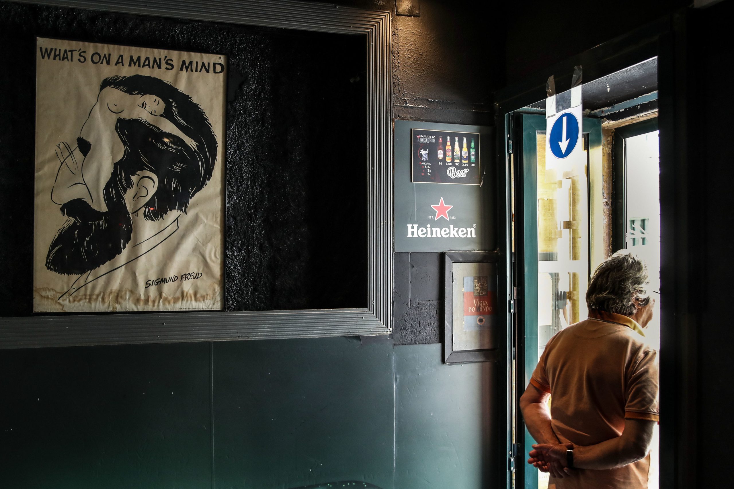 Estudante alemã apresenta queixa de violação num bar no Bairro Alto