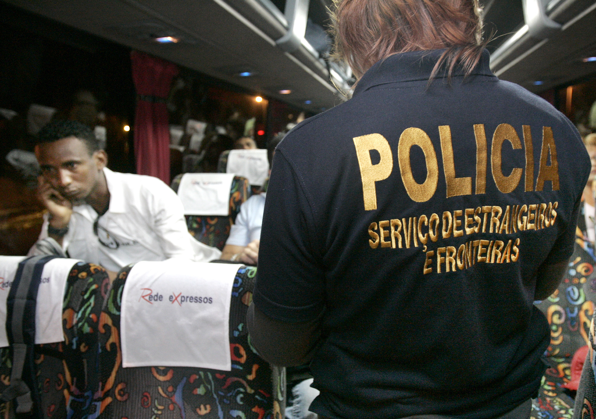 Funcionário do Serviço de Estrangeiros e Fronteiras e empresário detidos por auxílio à imigração ilegal