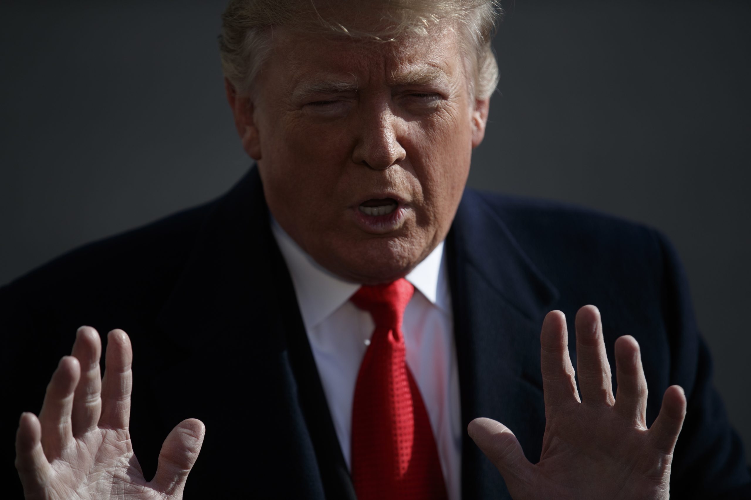 Trump pede à OPEP para não fazer subir preço do petróleo