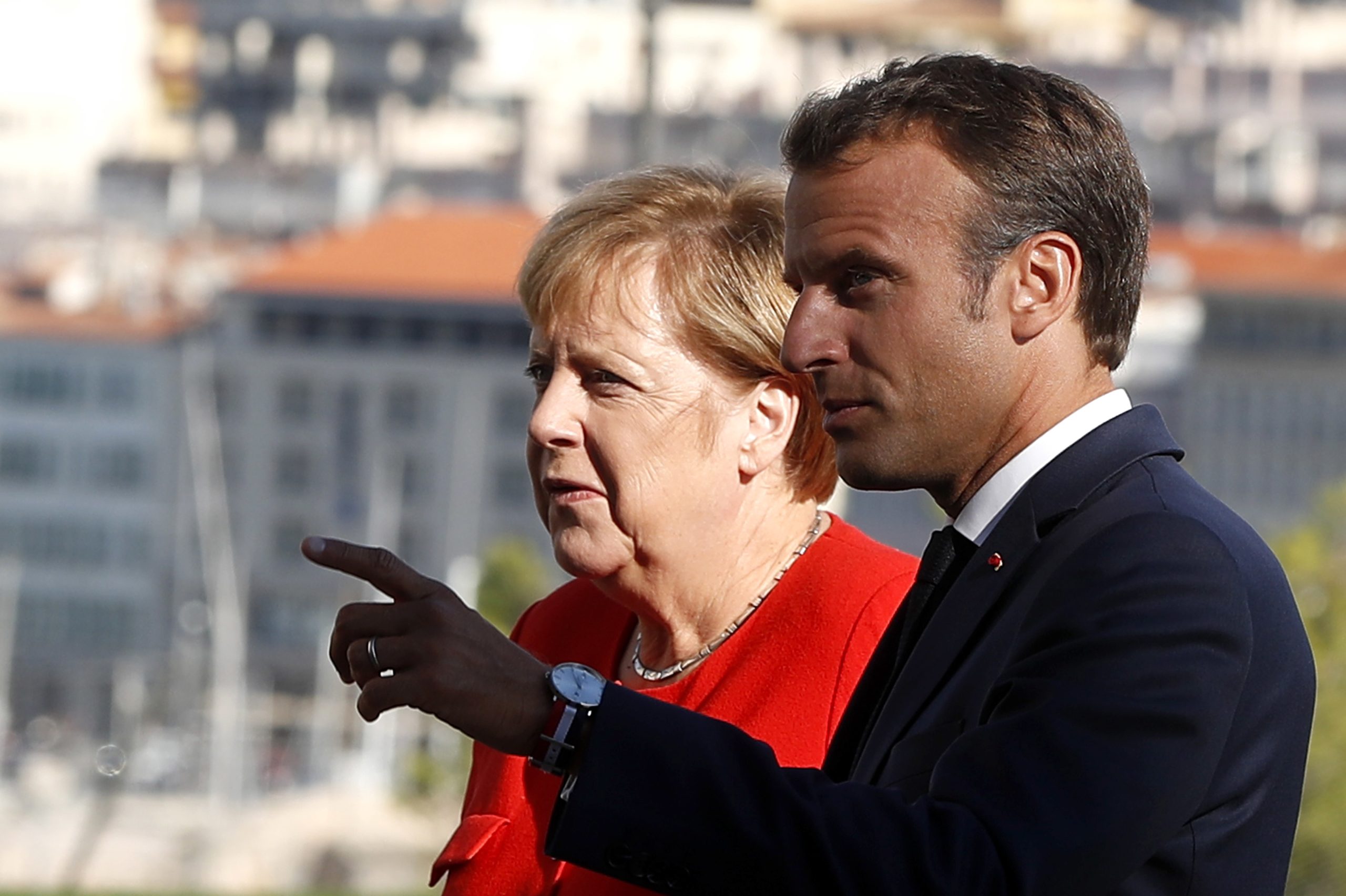 Macron e Merkel defendem “posição europeia coordenada” sobre eventuais sanções