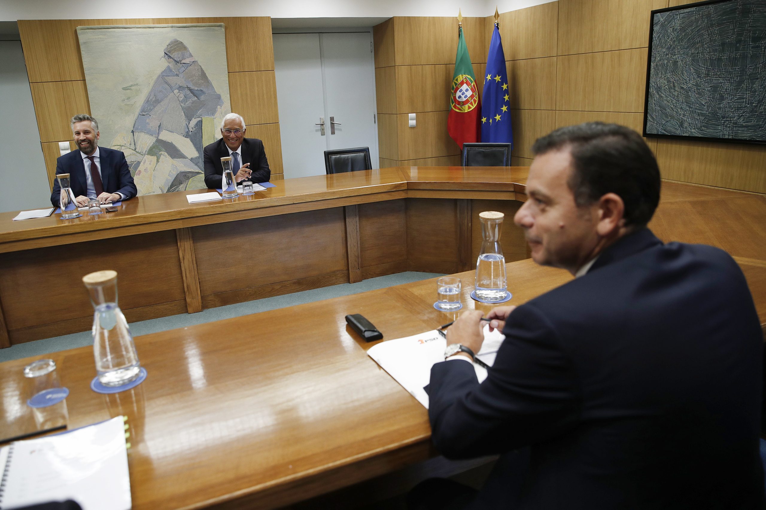 Aliança Democrática ofuscou Congresso do PS? AD vai ter que destrunfar para vencer PNS. Será o SNS o trunfo do naipe?
