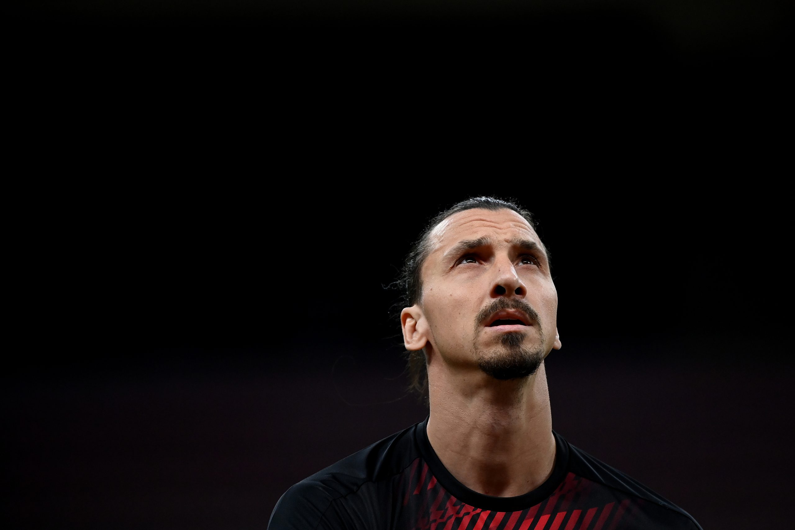 Ibrahimovic lesionado pode desfalcar líder italiano AC Milan três semanas